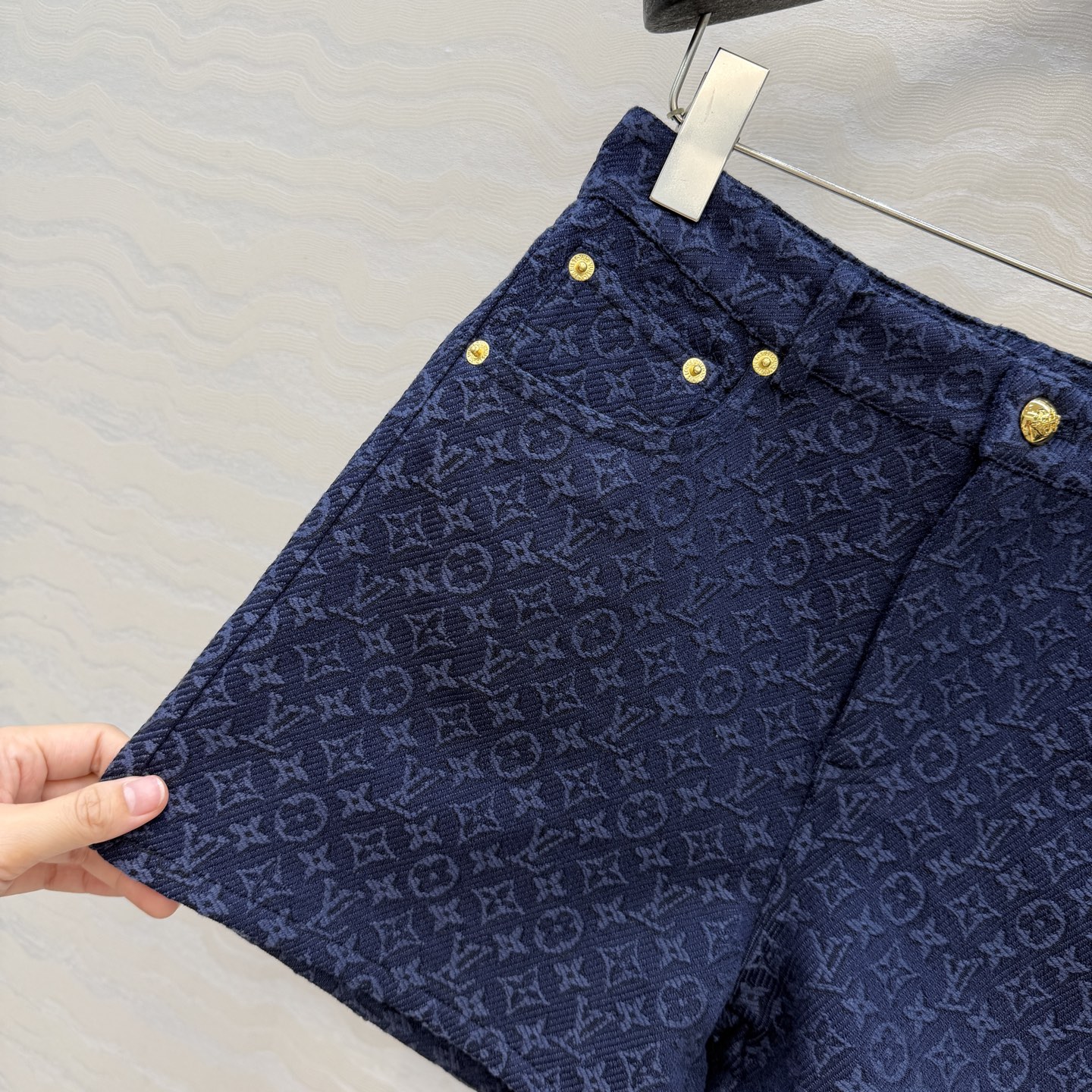 爆单推荐❤️原单品质，26春夏新品Romantique系列，海军蓝MONOGRAM提花logo牛仔短裤！