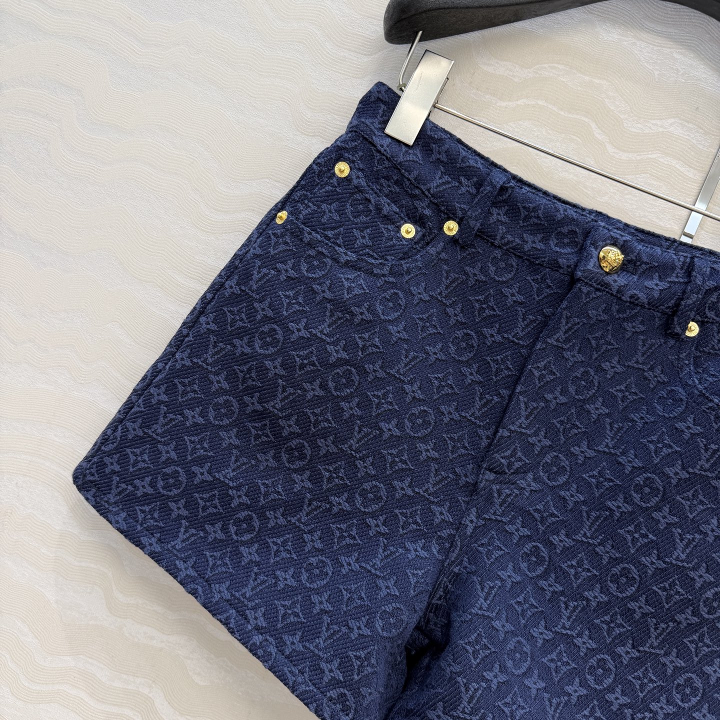 爆单推荐❤️原单品质，26春夏新品Romantique系列，海军蓝MONOGRAM提花logo牛仔短裤！