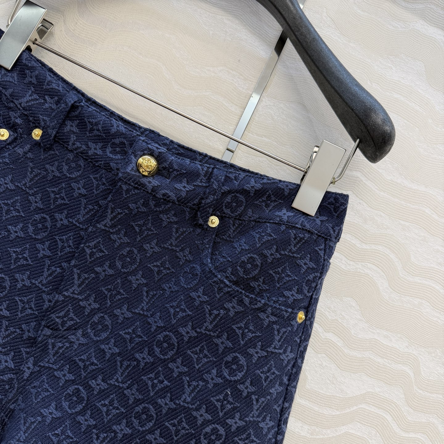 爆单推荐❤️原单品质，26春夏新品Romantique系列，海军蓝MONOGRAM提花logo牛仔短裤！