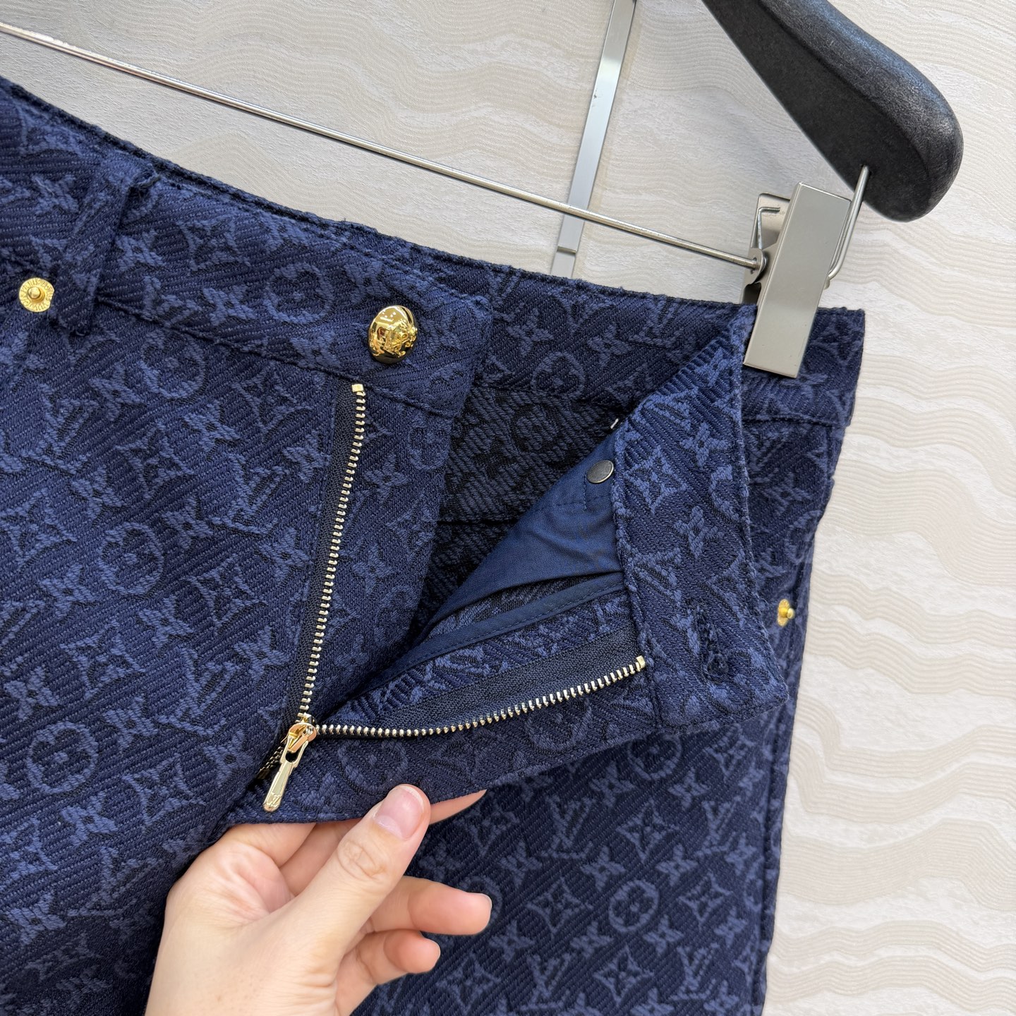 爆单推荐❤️原单品质，26春夏新品Romantique系列，海军蓝MONOGRAM提花logo牛仔短裤！