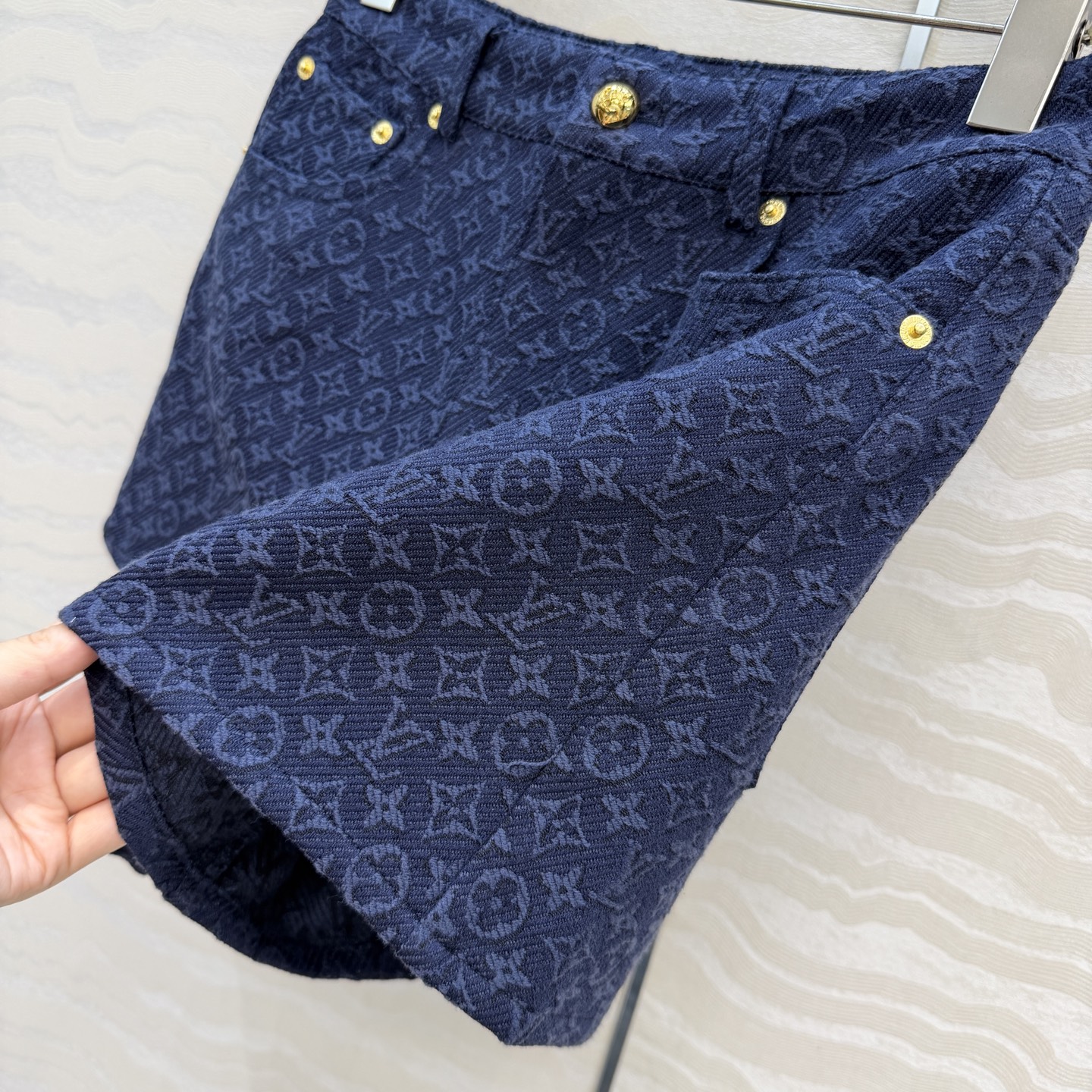 爆单推荐❤️原单品质，26春夏新品Romantique系列，海军蓝MONOGRAM提花logo牛仔短裤！