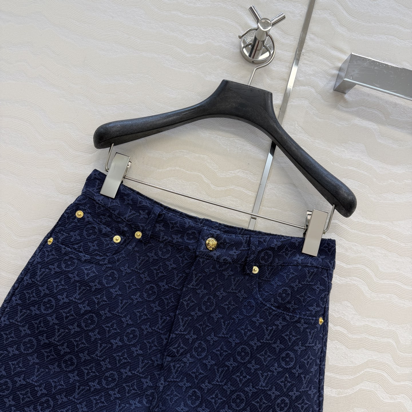 爆单推荐❤️原单品质，26春夏新品Romantique系列，海军蓝MONOGRAM提花logo牛仔短裤！