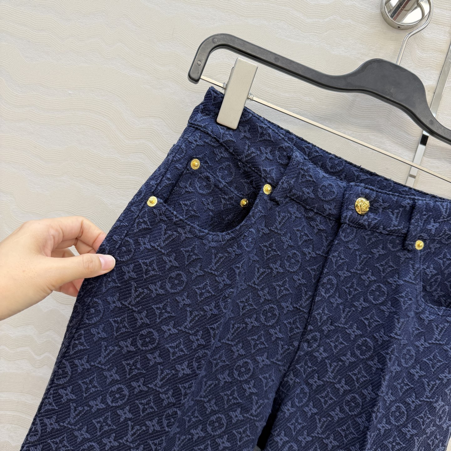 爆单推荐❤️原单品质，26春夏新品Romantique系列，海军蓝MONOGRAM提花logo牛仔直筒裤