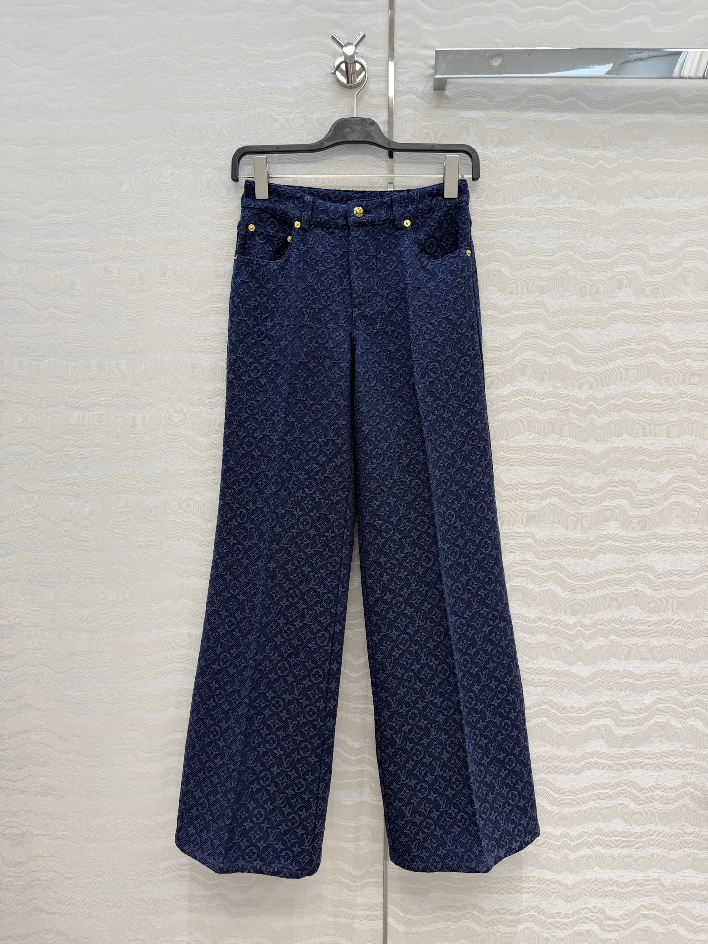 爆单推荐❤️原单品质，26春夏新品Romantique系列，海军蓝MONOGRAM提花logo牛仔直筒裤