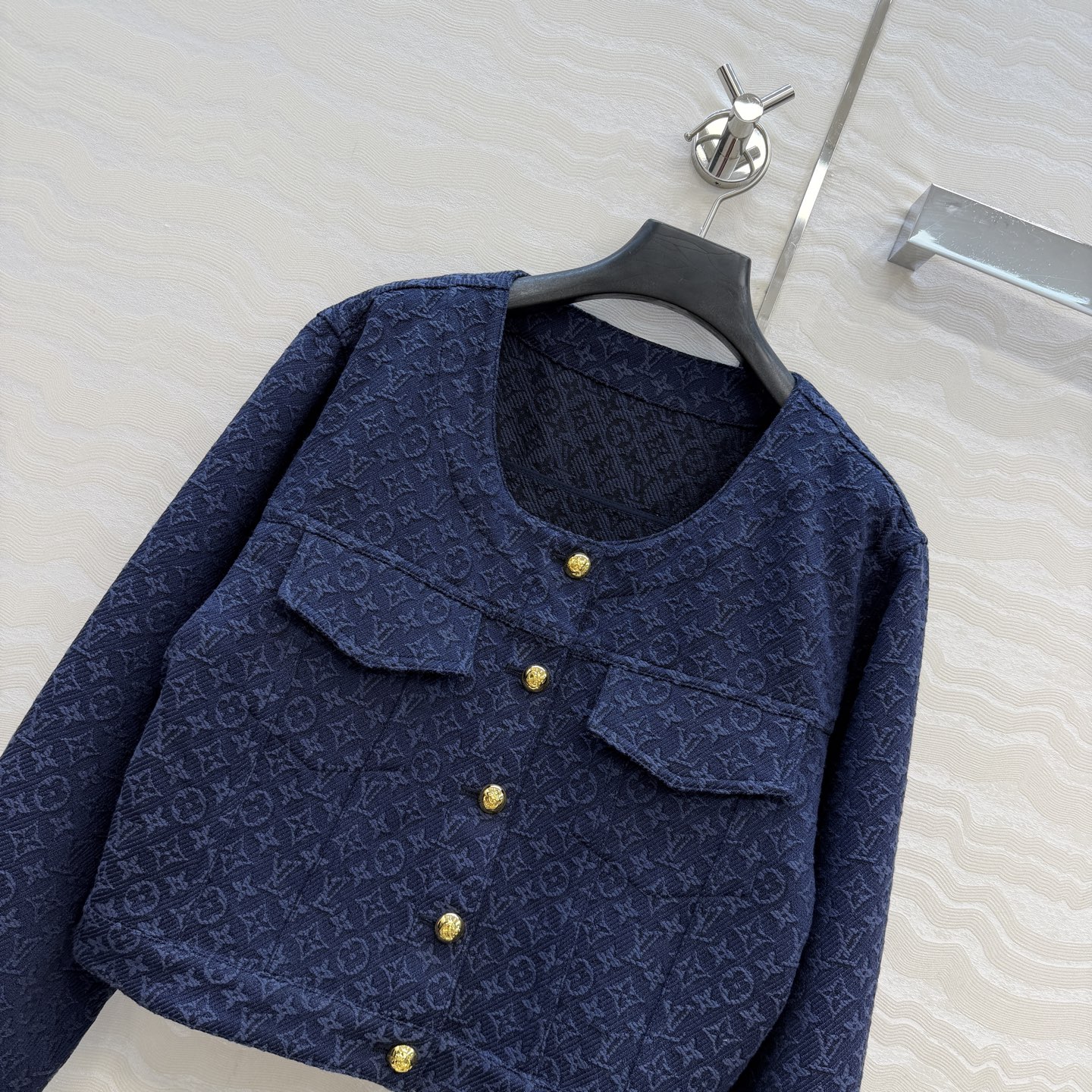 爆单推荐❤️原单品质，26春夏新品Romantique系列，海军蓝MONOGRAM提花logo牛仔小外套