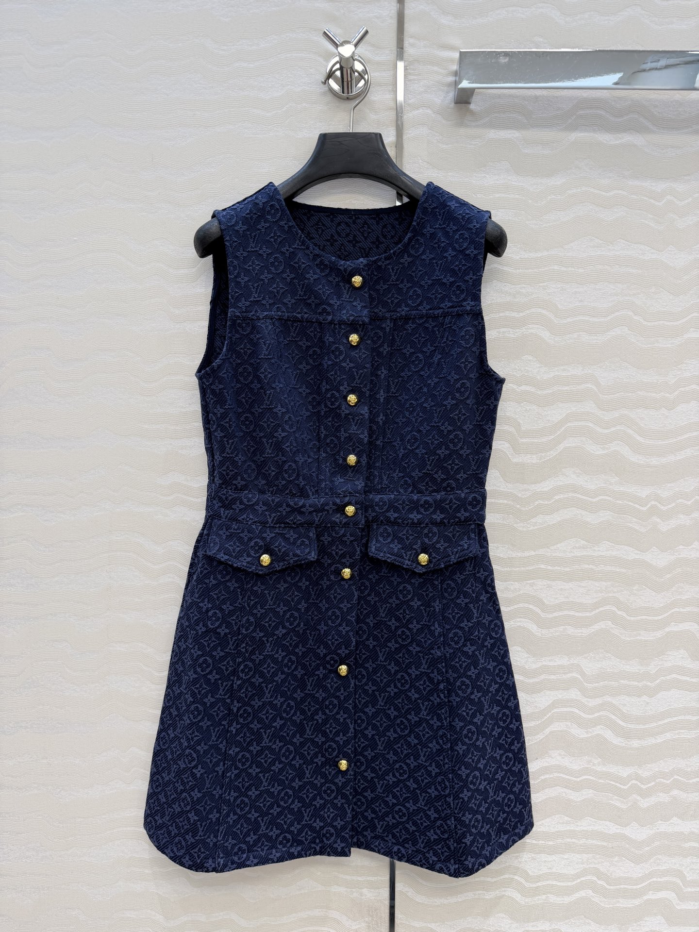 爆单推荐❤️原单品质，26春夏新品Romantique系列，海军蓝MONOGRAM提花logo牛仔背心连