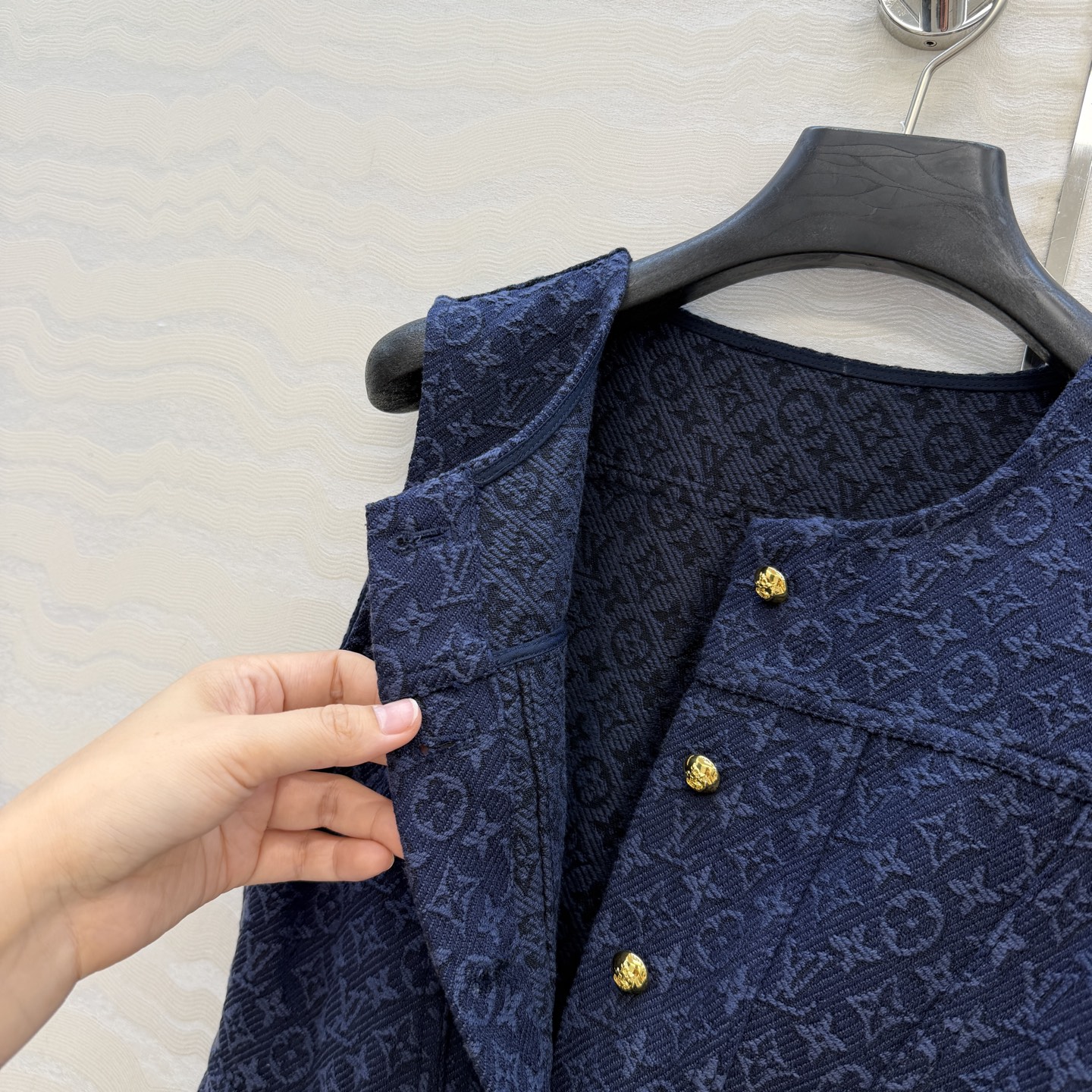 爆单推荐❤️原单品质，26春夏新品Romantique系列，海军蓝MONOGRAM提花logo牛仔背心连