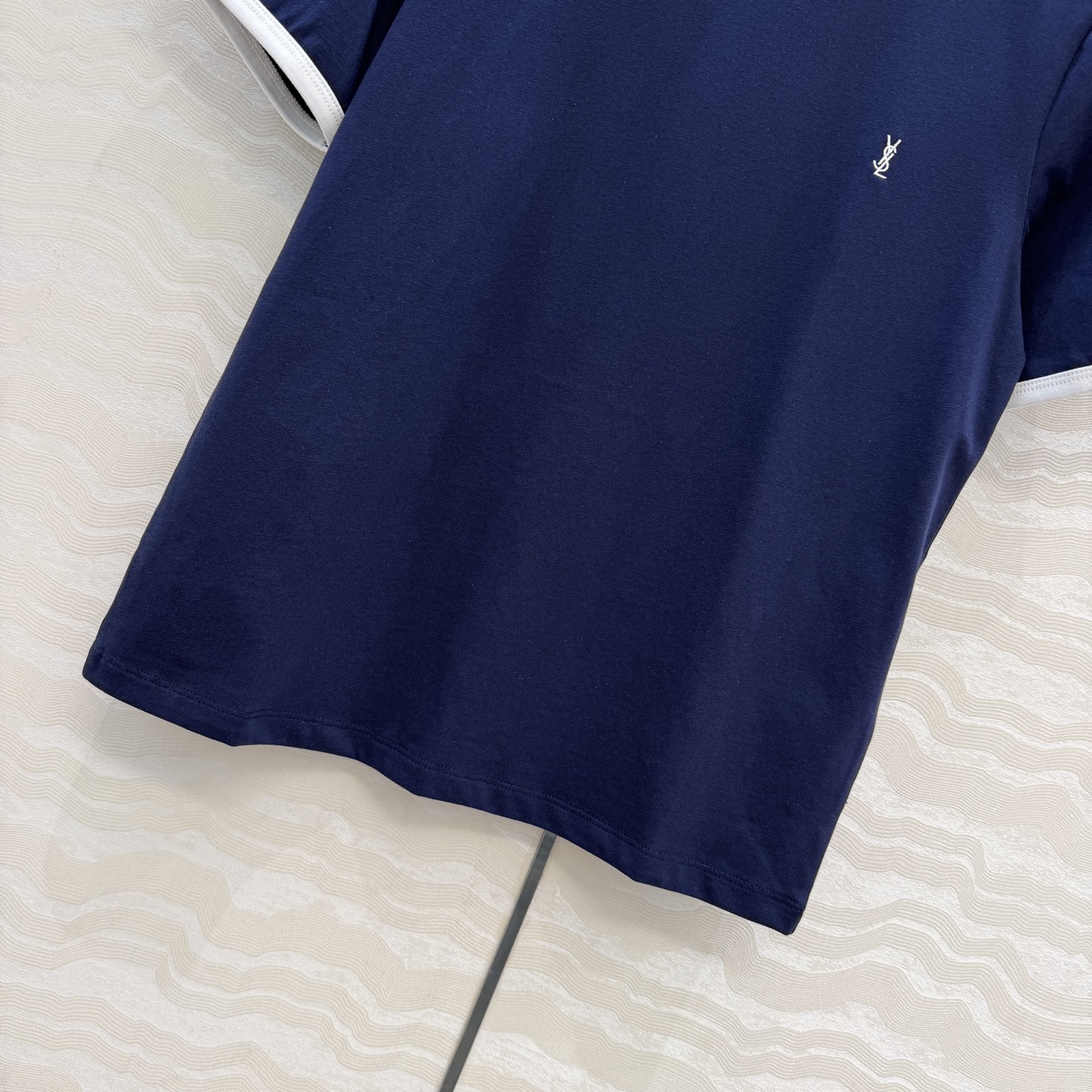 原单品质❤️26早春新品爆单推荐。slp经典短袖T。时髦精单品💕气质撞色包边袖设计。原版定制剪裁打造意式