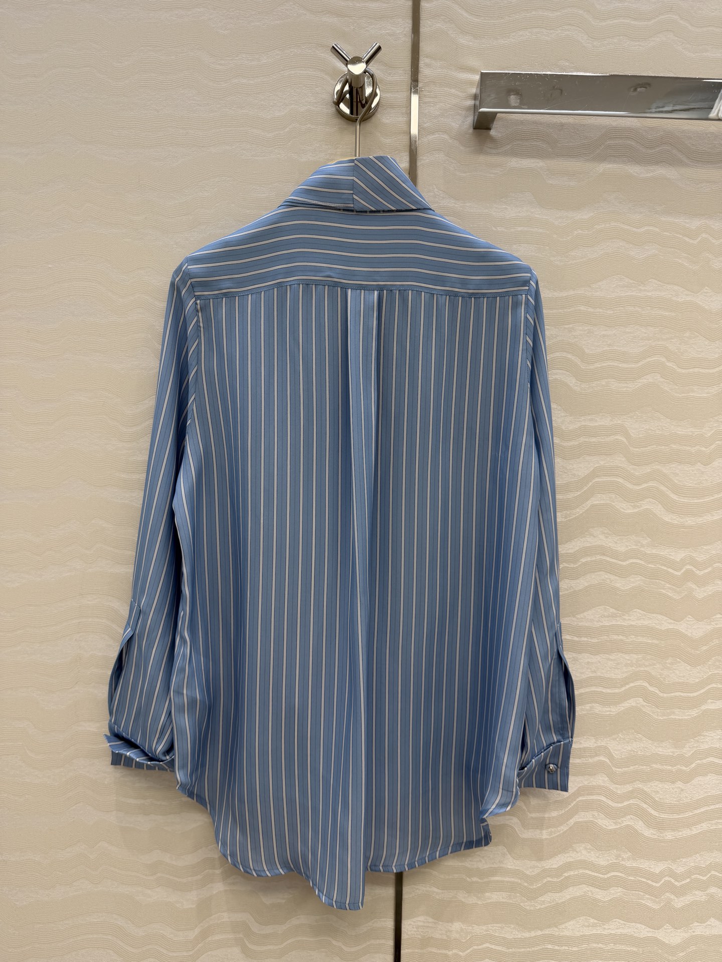 高端原单品质💕MissD高智感穿搭！ D-Stripes 条纹真丝衬衫，宫廷风蝴蝶结设计领带。100%真