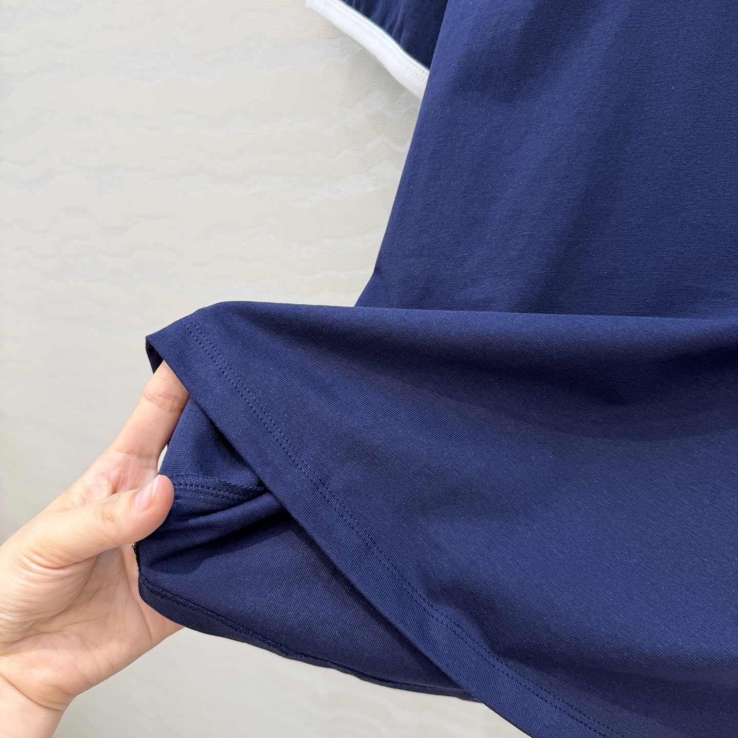 原单品质❤️26早春新品爆单推荐。slp经典短袖T。时髦精单品💕气质撞色包边袖设计。原版定制剪裁打造意式