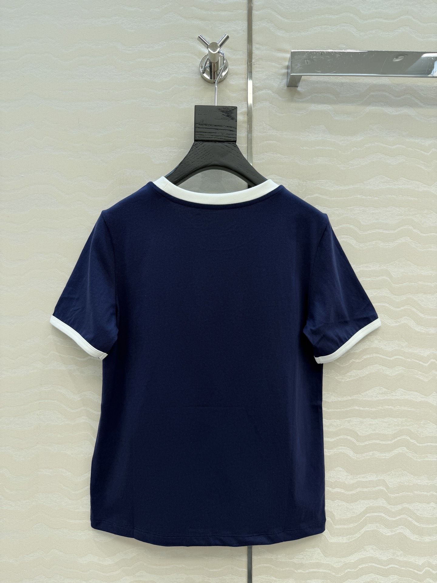 原单品质❤️26早春新品爆单推荐。slp经典短袖T。时髦精单品💕气质撞色包边袖设计。原版定制剪裁打造意式