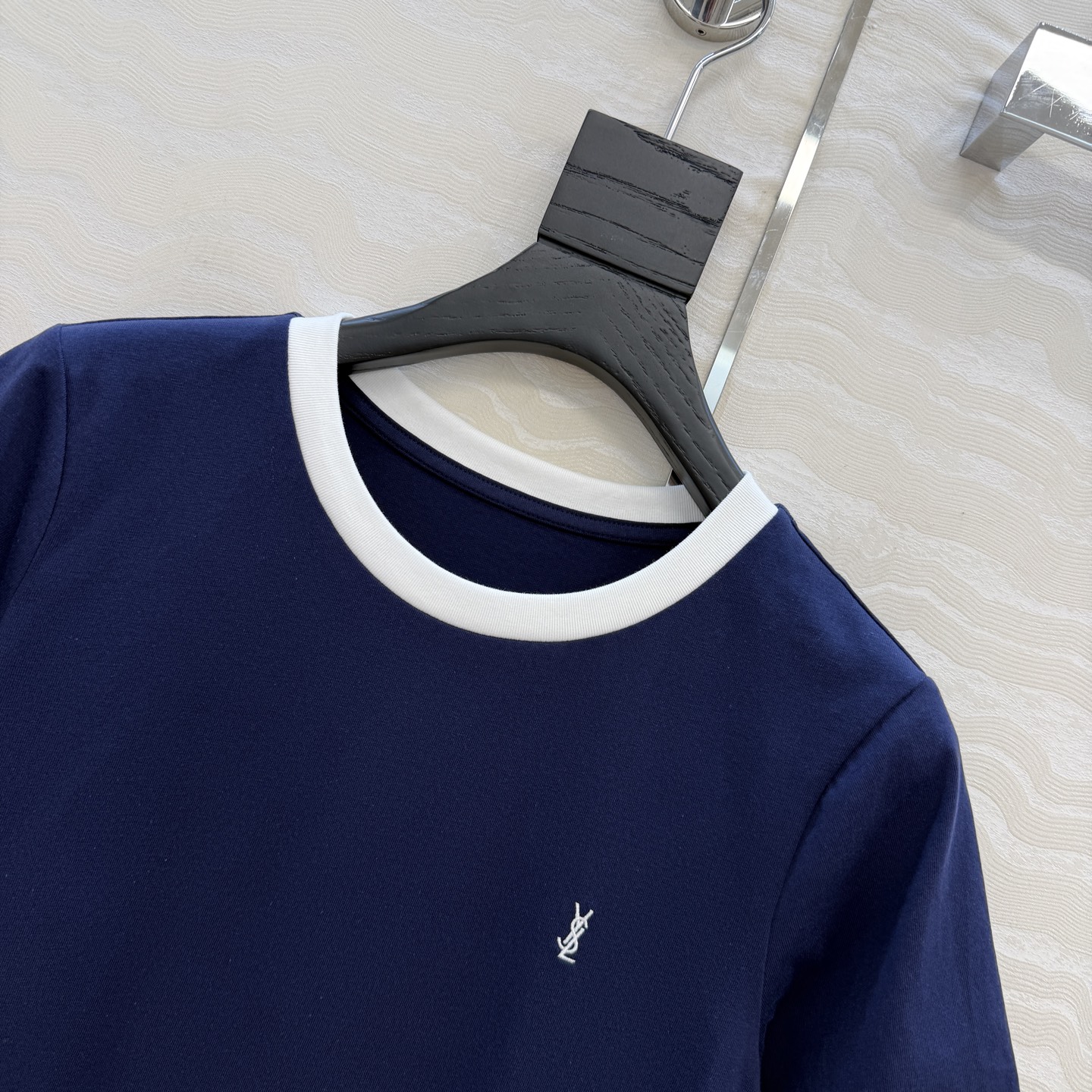 原单品质❤️26早春新品爆单推荐。slp经典短袖T。时髦精单品💕气质撞色包边袖设计。原版定制剪裁打造意式