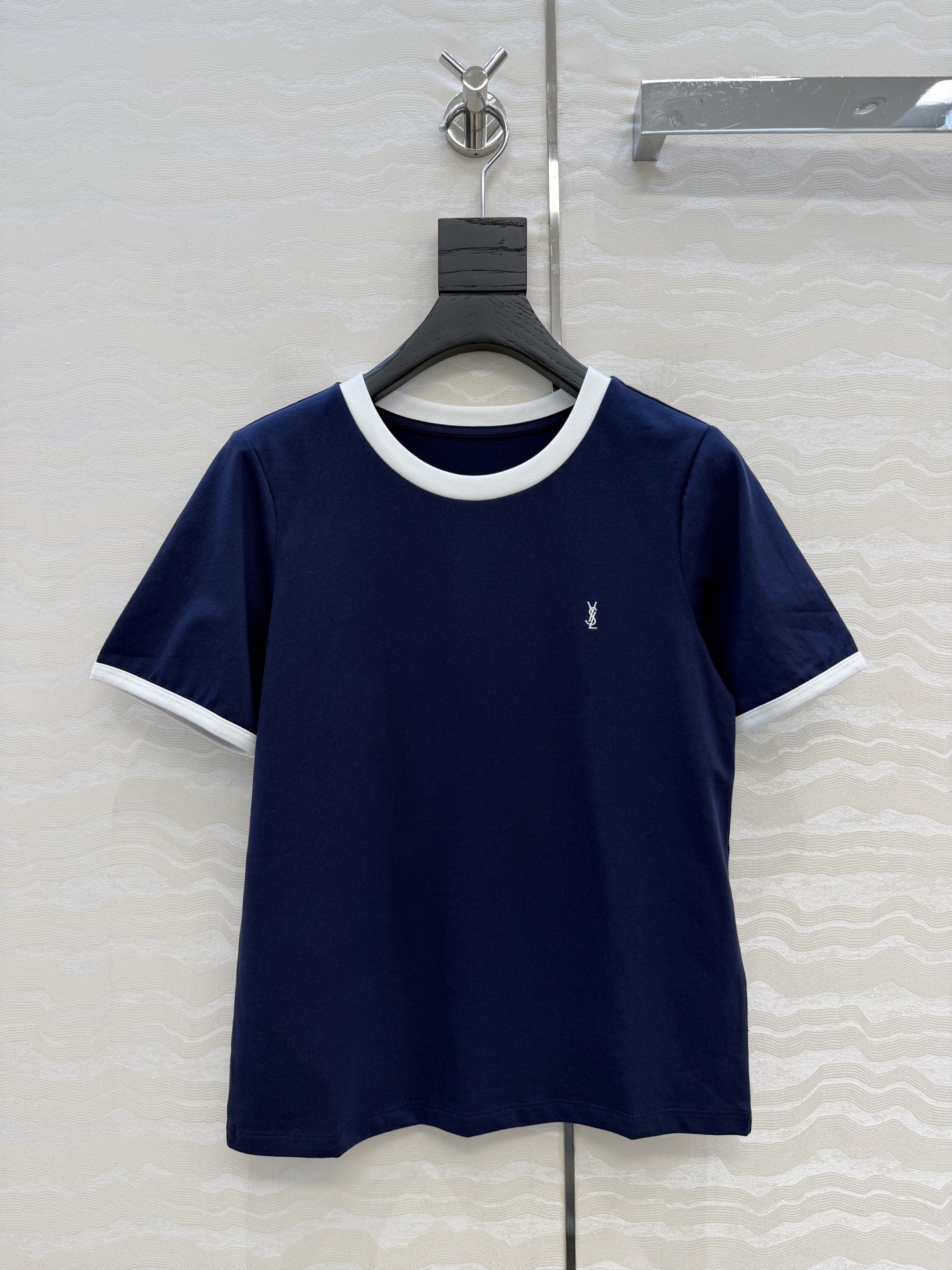 原单品质❤️26早春新品爆单推荐。slp经典短袖T。时髦精单品💕气质撞色包边袖设计。原版定制剪裁打造意式