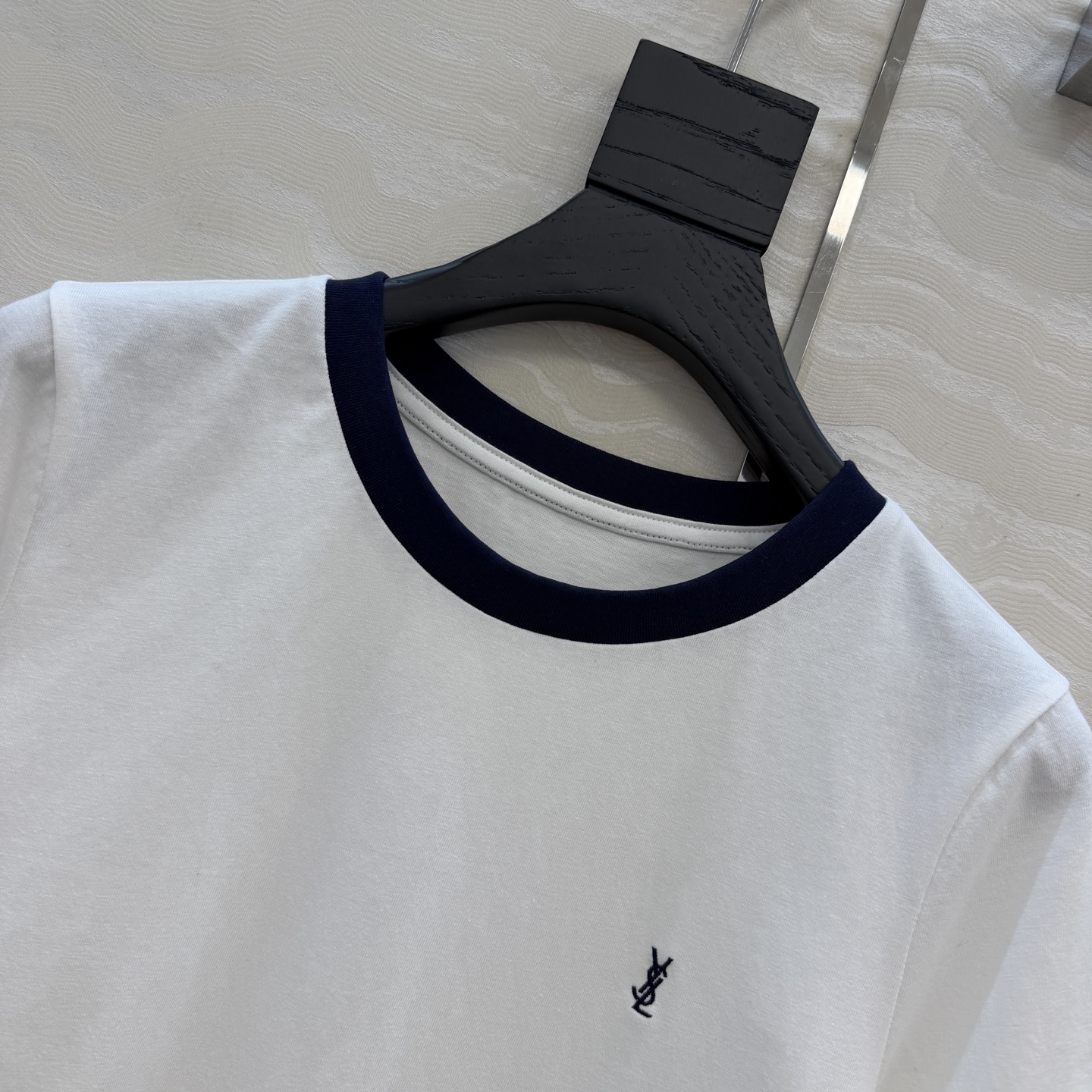 原单品质❤️26早春新品爆单推荐。slp经典短袖T。时髦精单品💕气质撞色包边袖设计。原版定制剪裁打造意式