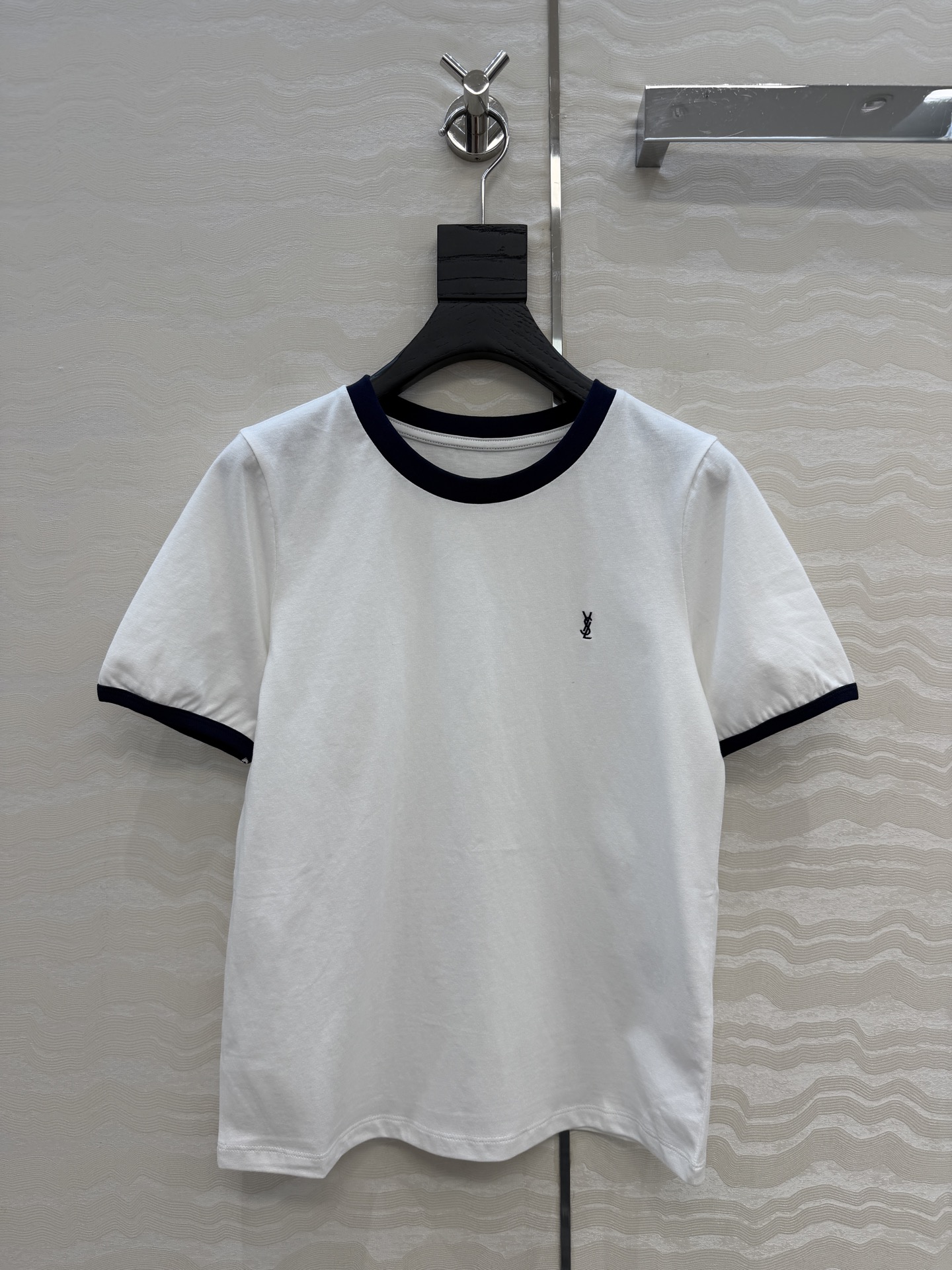 原单品质❤️26早春新品爆单推荐。slp经典短袖T。时髦精单品💕气质撞色包边袖设计。原版定制剪裁打造意式