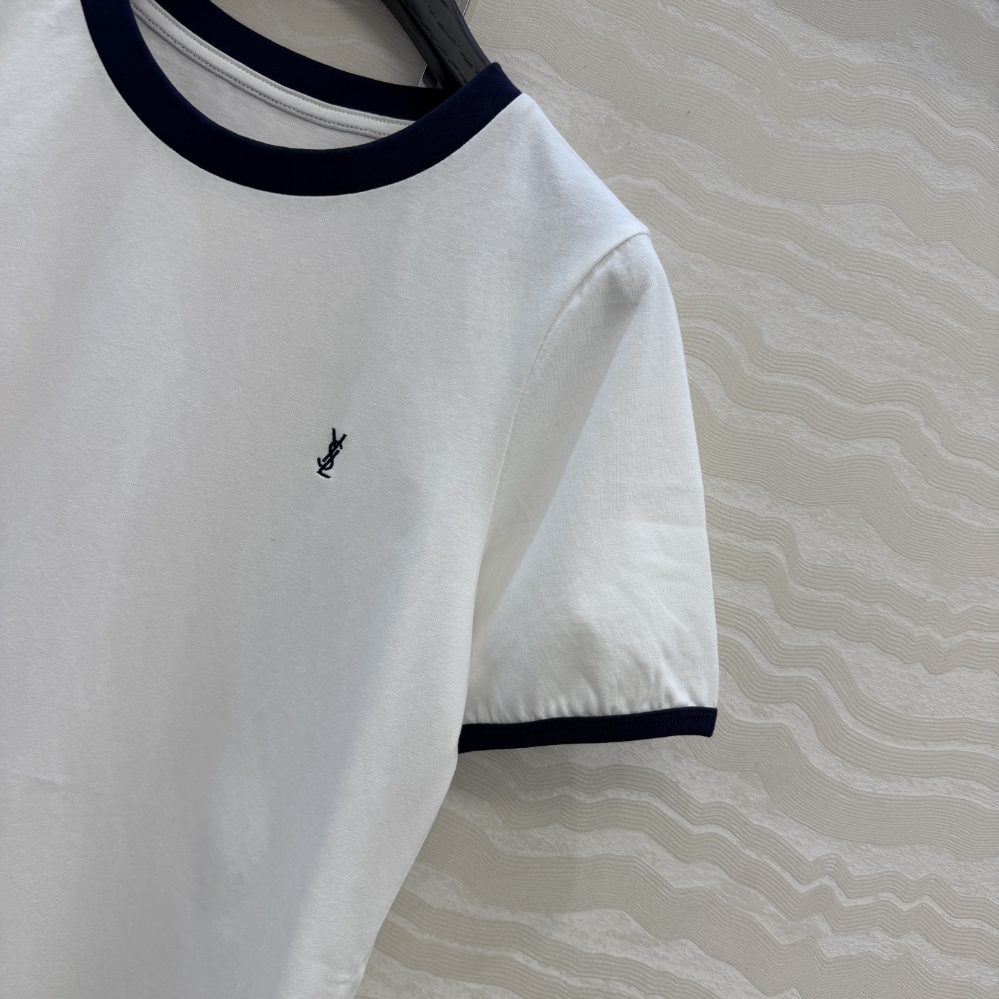 原单品质❤️26早春新品爆单推荐。slp经典短袖T。时髦精单品💕气质撞色包边袖设计。原版定制剪裁打造意式