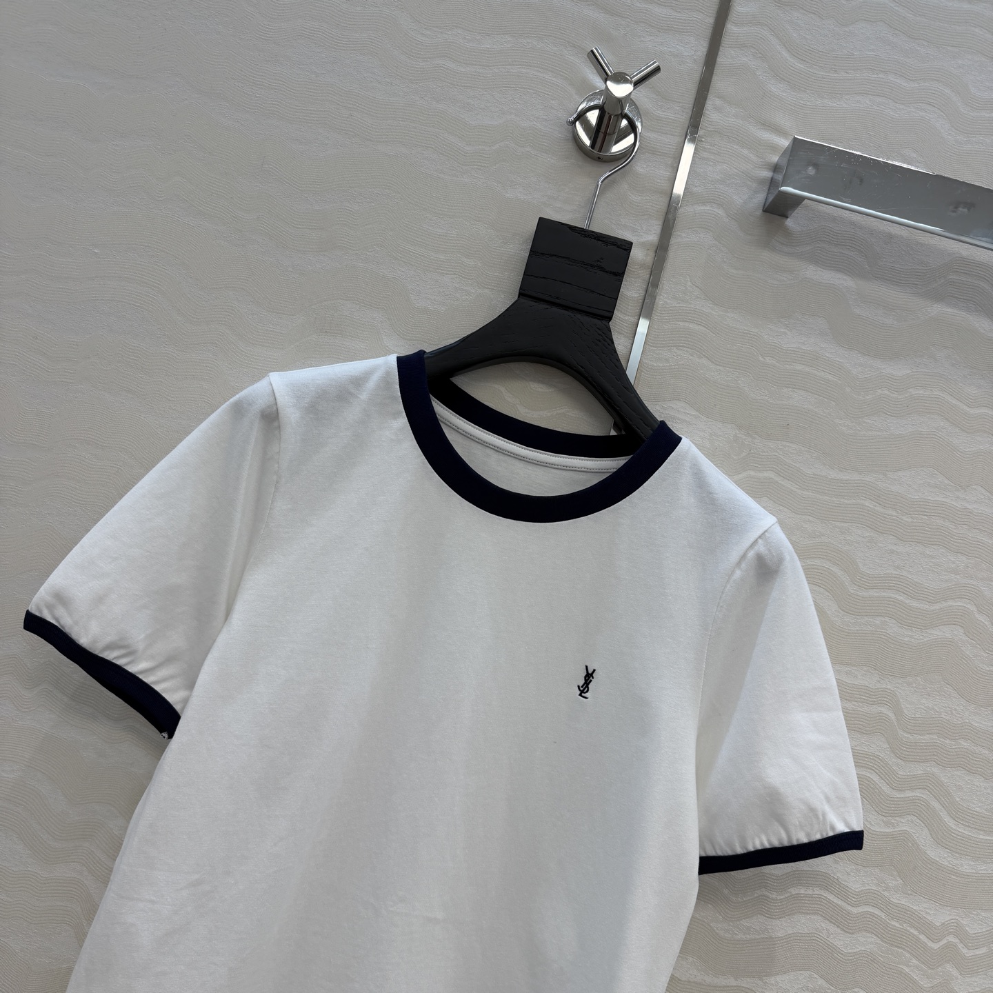 原单品质❤️26早春新品爆单推荐。slp经典短袖T。时髦精单品💕气质撞色包边袖设计。原版定制剪裁打造意式