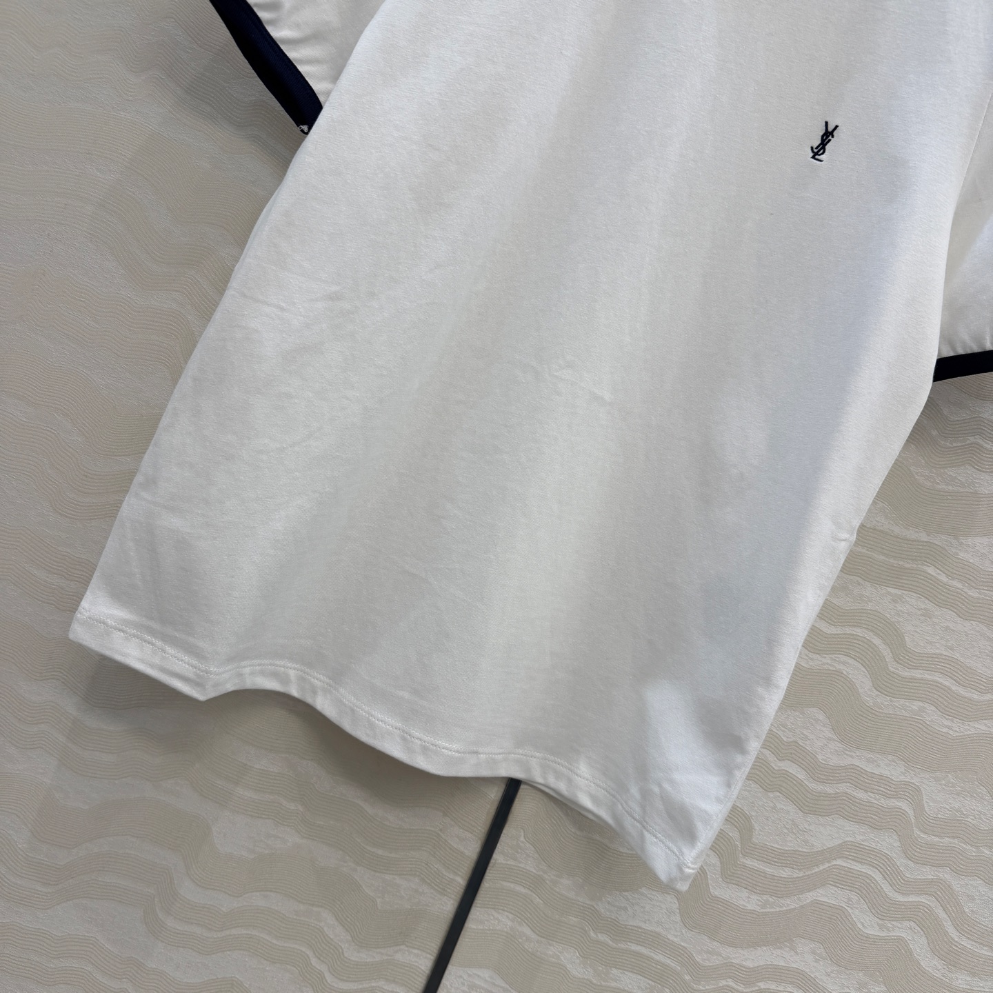 原单品质❤️26早春新品爆单推荐。slp经典短袖T。时髦精单品💕气质撞色包边袖设计。原版定制剪裁打造意式