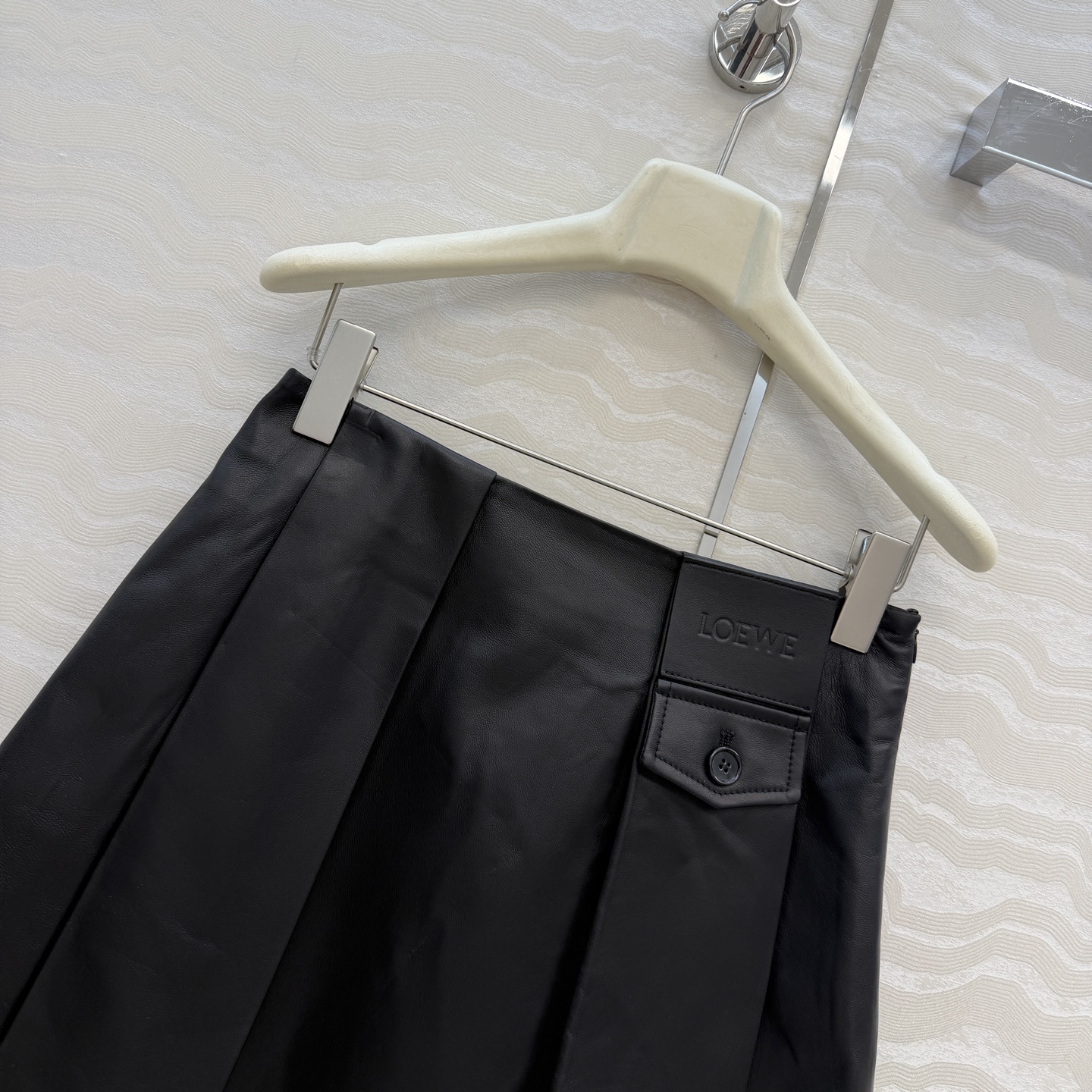 高端原单品质！LW长期主义穿搭，减龄学院风真皮半裙，压褶A字裙摆经典必入单品又A又飒！定制进口100%小