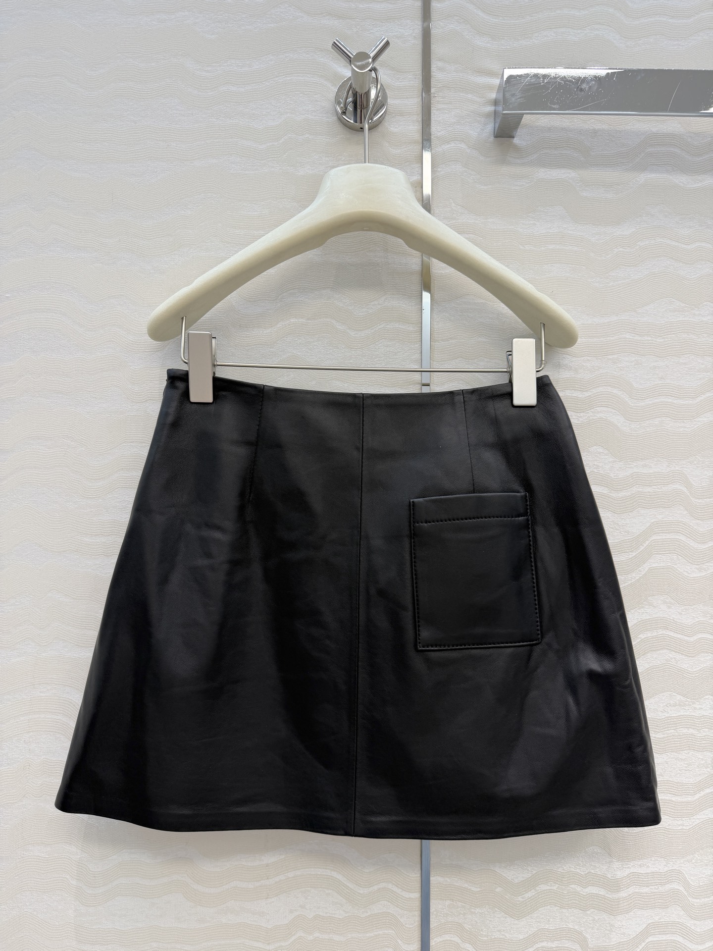 高端原单品质！LW长期主义穿搭，减龄学院风真皮半裙，压褶A字裙摆经典必入单品又A又飒！定制进口100%小