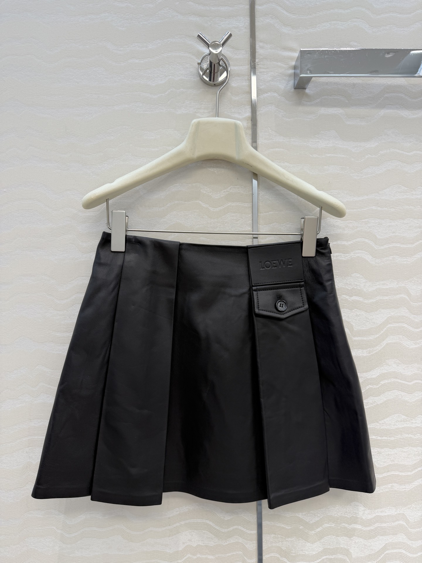 高端原单品质！LW长期主义穿搭，减龄学院风真皮半裙，压褶A字裙摆经典必入单品又A又飒！定制进口100%小