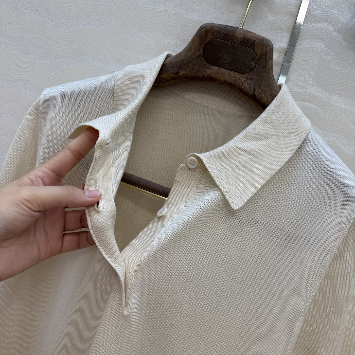 高端原单品质❤️Lp高智感老钱风穿搭！春夏新品高级素色天丝羊毛polo领短袖上衣！18针工艺温柔极致优雅