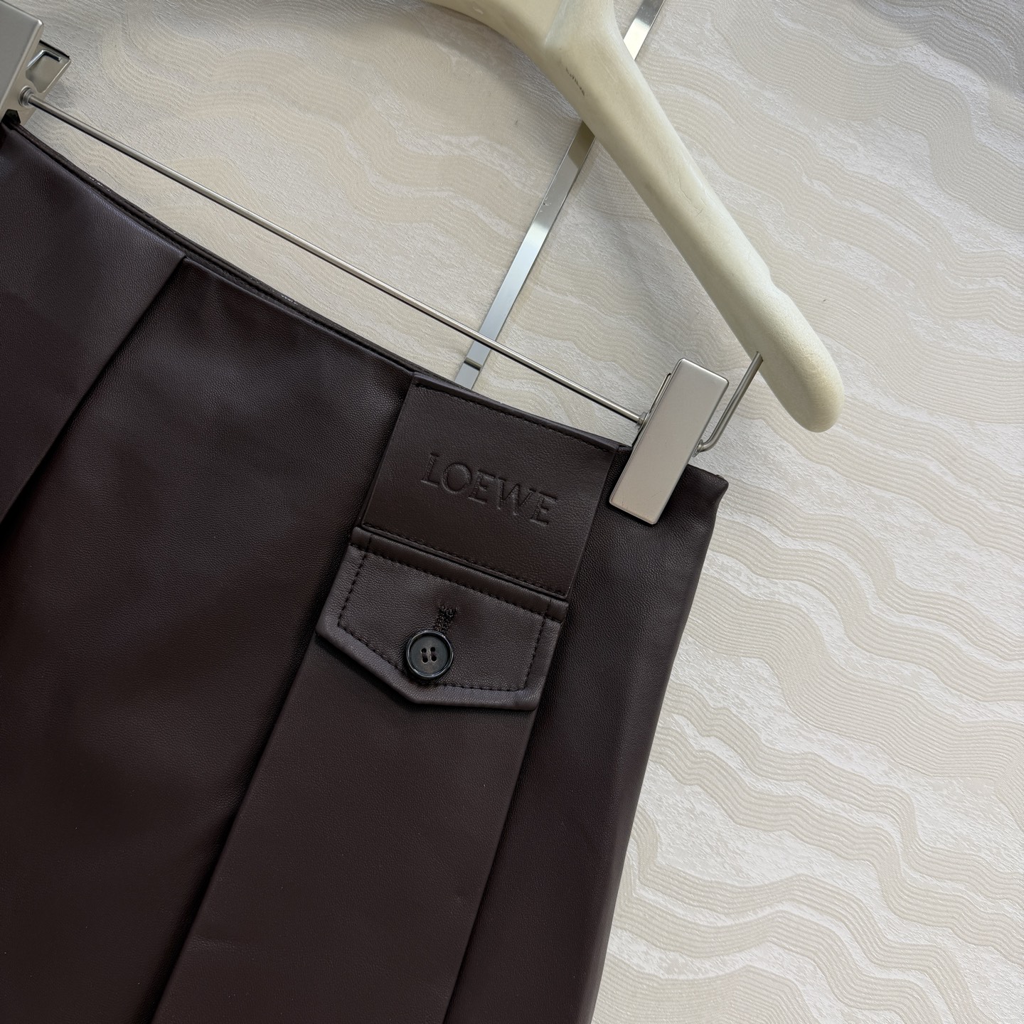 高端原单品质！LW长期主义穿搭，减龄学院风真皮半裙，压褶A字裙摆经典必入单品又A又飒！定制进口100%小