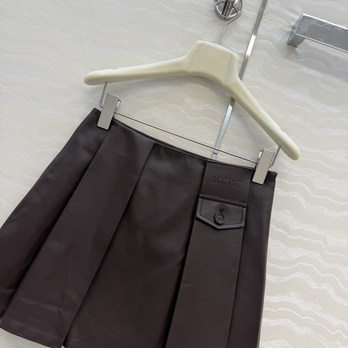 高端原单品质！LW长期主义穿搭，减龄学院风真皮半裙，压褶A字裙摆经典必入单品又A又飒！定制进口100%小