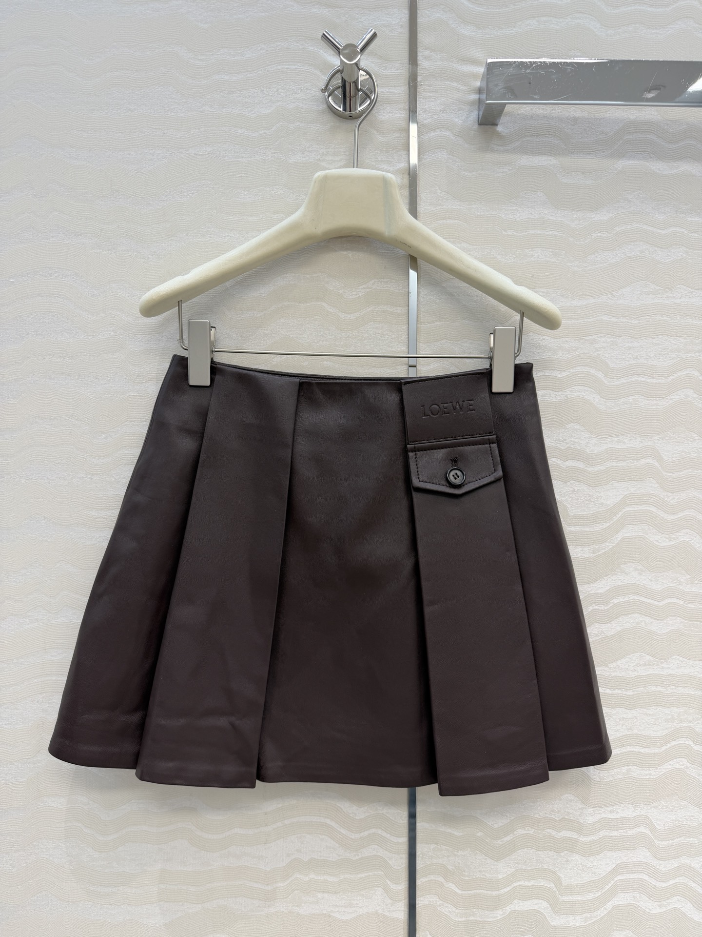 高端原单品质！LW长期主义穿搭，减龄学院风真皮半裙，压褶A字裙摆经典必入单品又A又飒！定制进口100%小