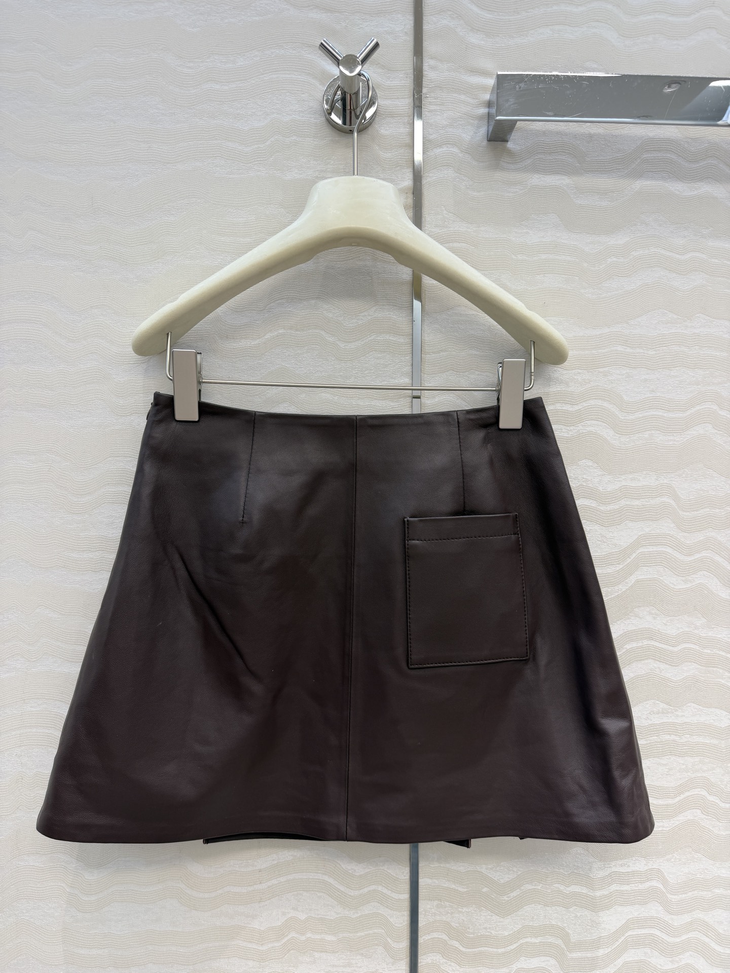 高端原单品质！LW长期主义穿搭，减龄学院风真皮半裙，压褶A字裙摆经典必入单品又A又飒！定制进口100%小