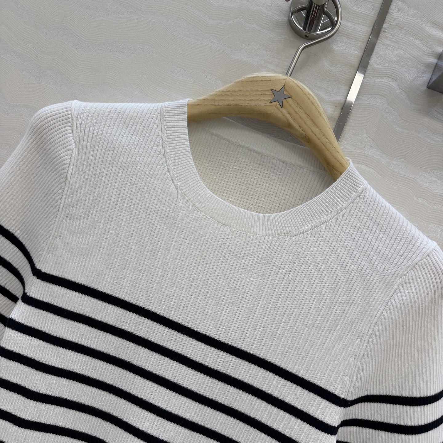 高端原单品质，❤️MissD26春夏新品！海军风圆领修身设计针织衫！黑白条纹撞色超级显白的色调！定制进口