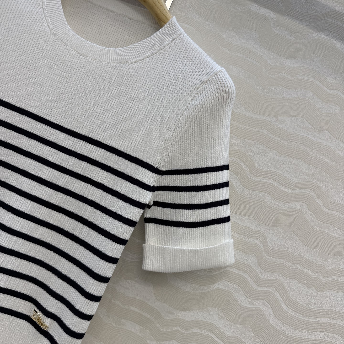 高端原单品质，❤️MissD26春夏新品！海军风圆领修身设计针织衫！黑白条纹撞色超级显白的色调！定制进口