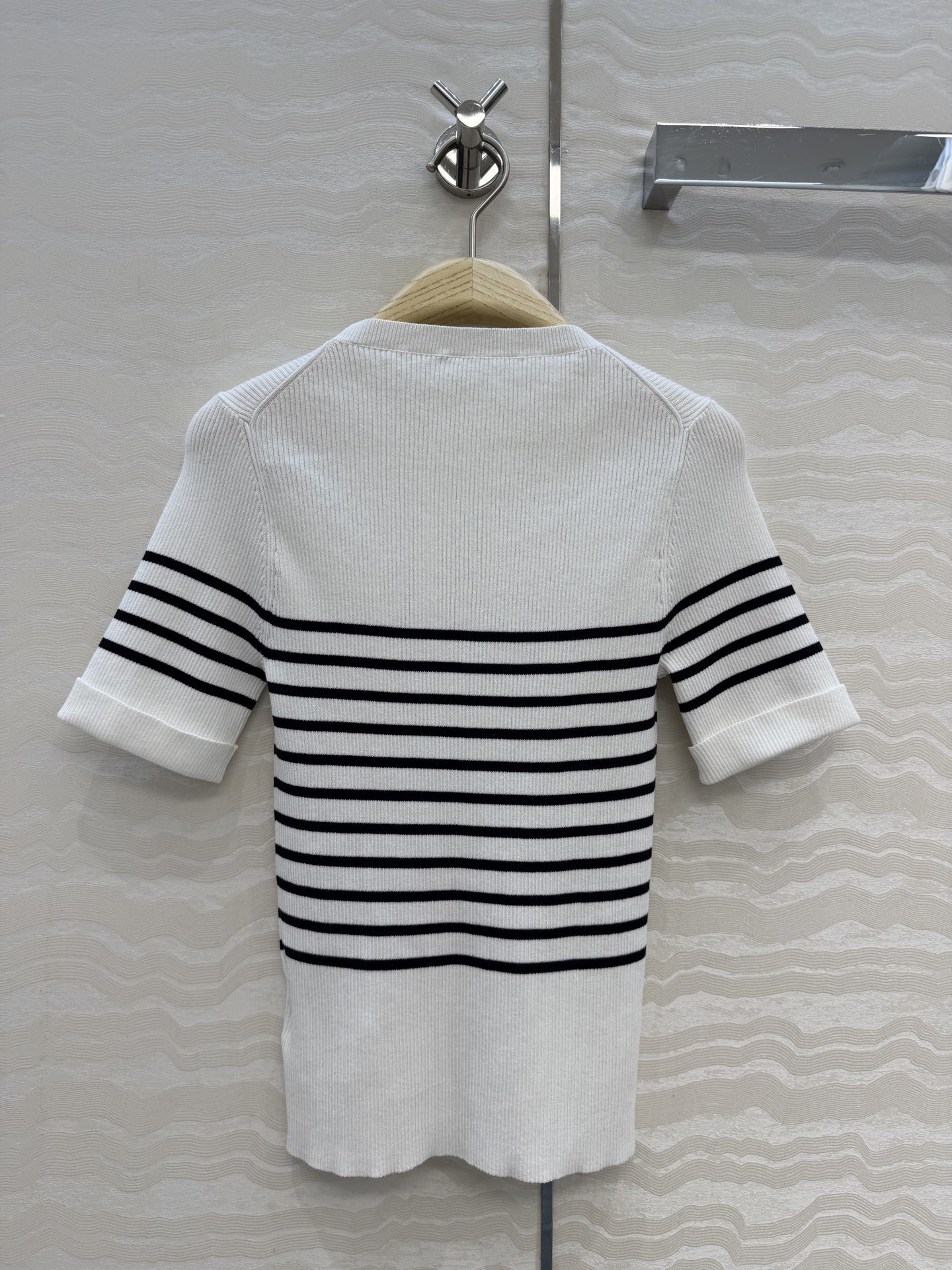 高端原单品质，❤️MissD26春夏新品！海军风圆领修身设计针织衫！黑白条纹撞色超级显白的色调！定制进口