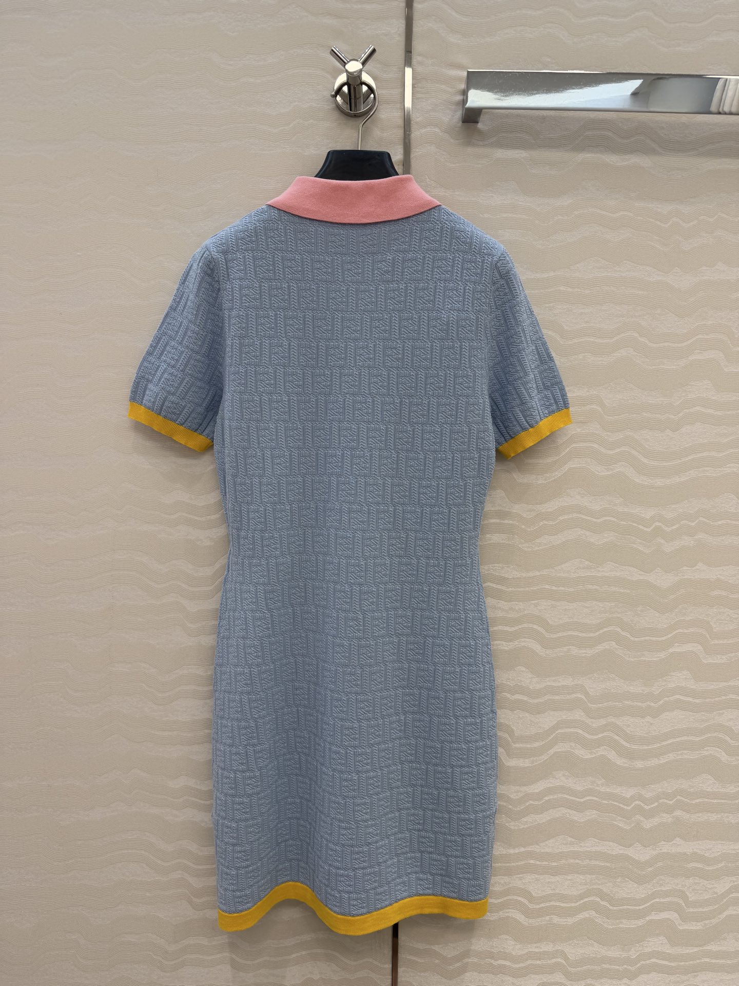 原单品质❤️FF兰西雅同款春夏新品。polo领针织连衣裙！马卡龙配色夏日气息满满！双织纯棉蚕丝纱线细腻柔
