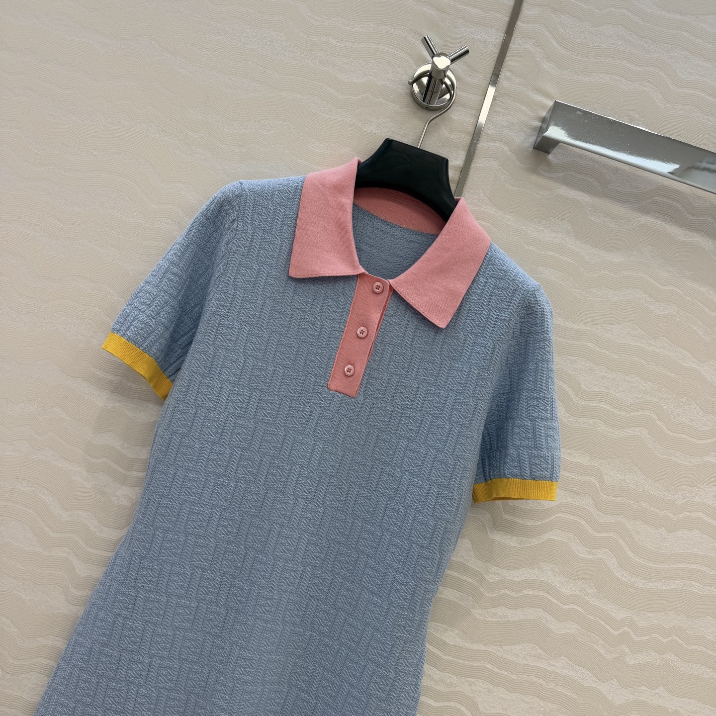 原单品质❤️FF兰西雅同款春夏新品。polo领针织连衣裙！马卡龙配色夏日气息满满！双织纯棉蚕丝纱线细腻柔