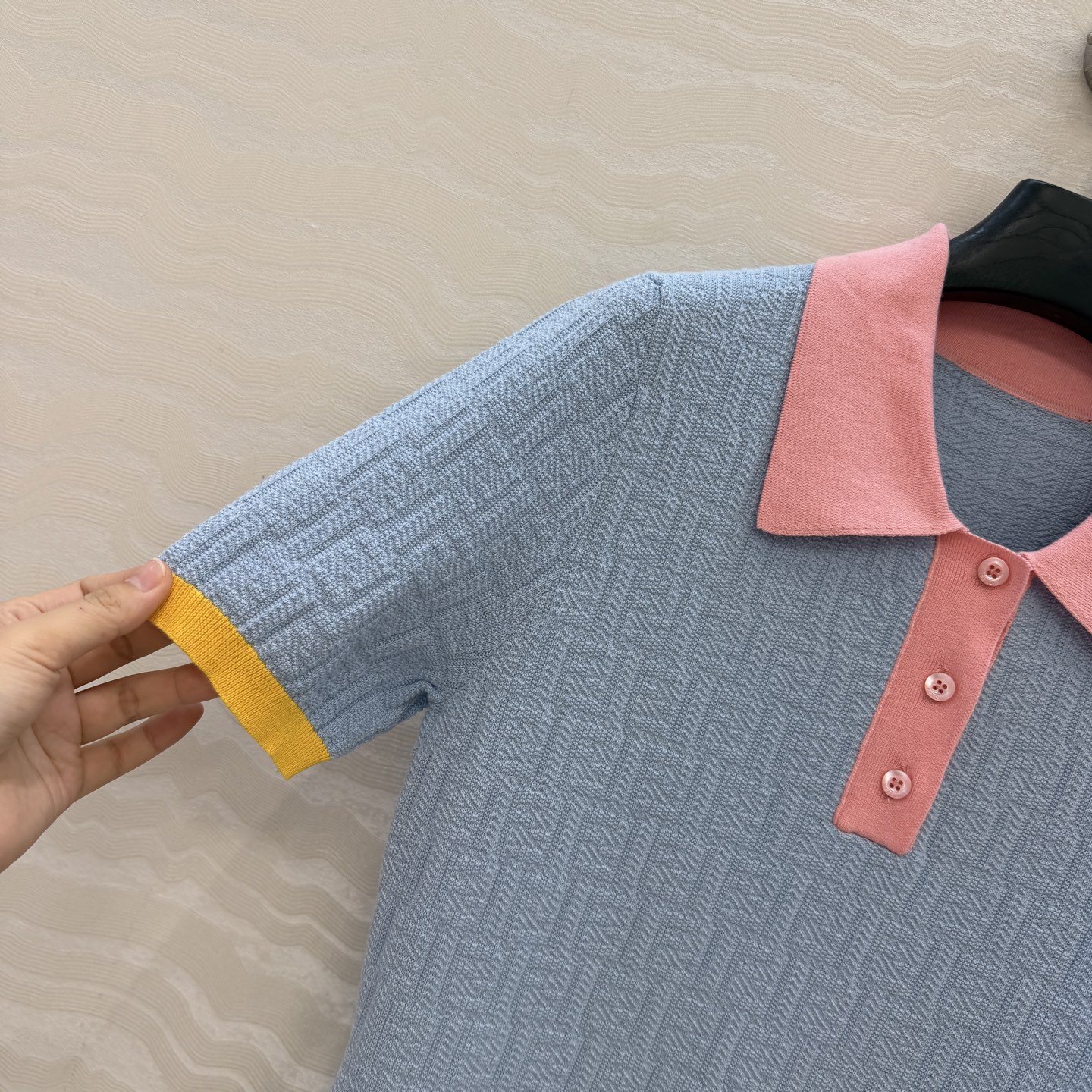 原单品质❤️FF兰西雅同款春夏新品。polo领针织连衣裙！马卡龙配色夏日气息满满！双织纯棉蚕丝纱线细腻柔