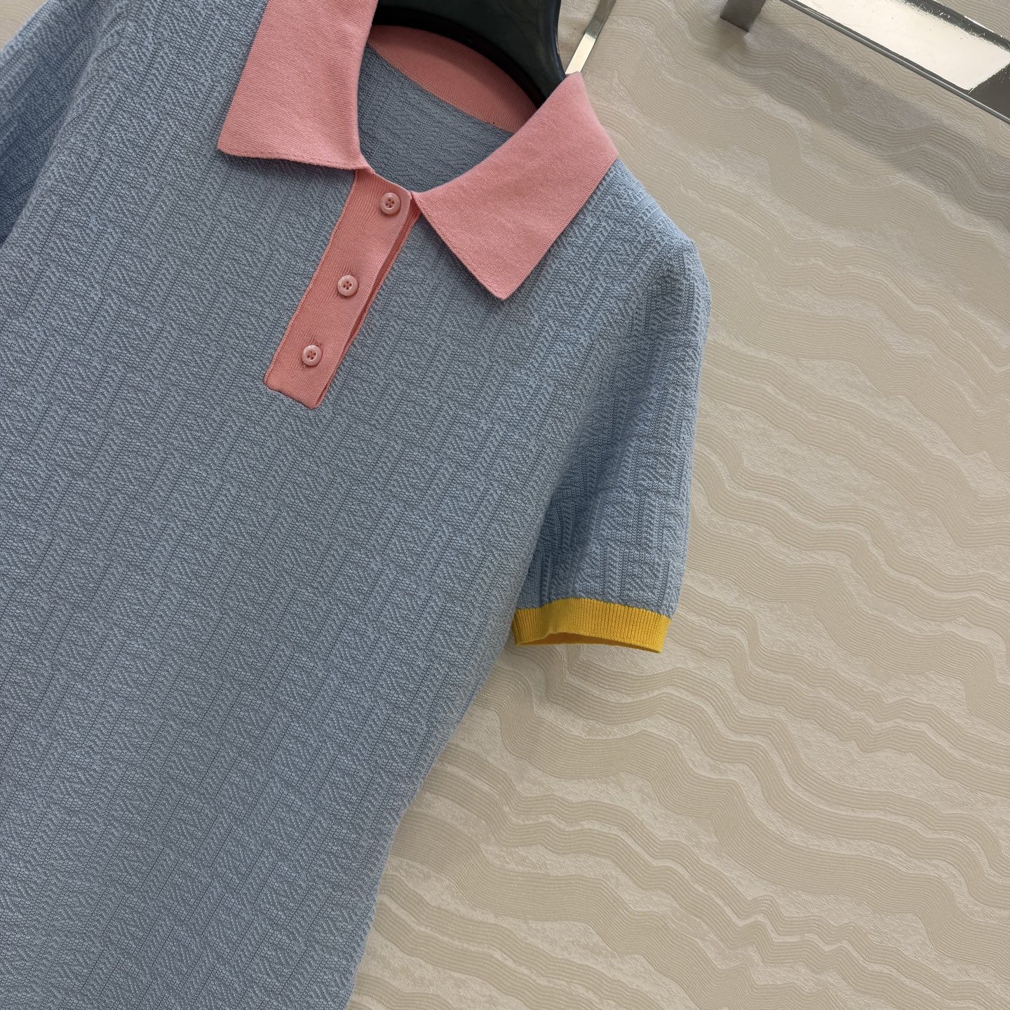 原单品质❤️FF兰西雅同款春夏新品。polo领针织连衣裙！马卡龙配色夏日气息满满！双织纯棉蚕丝纱线细腻柔
