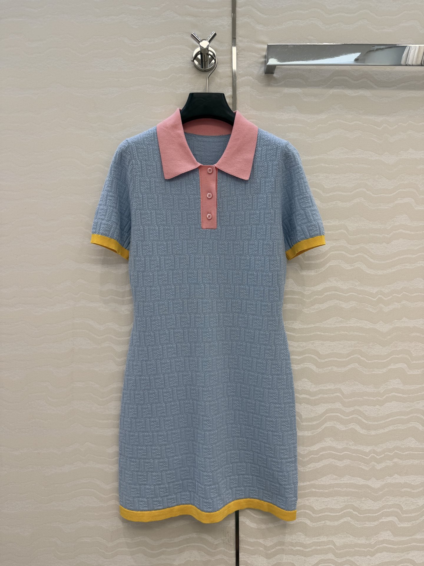 原单品质❤️FF兰西雅同款春夏新品。polo领针织连衣裙！马卡龙配色夏日气息满满！双织纯棉蚕丝纱线细腻柔