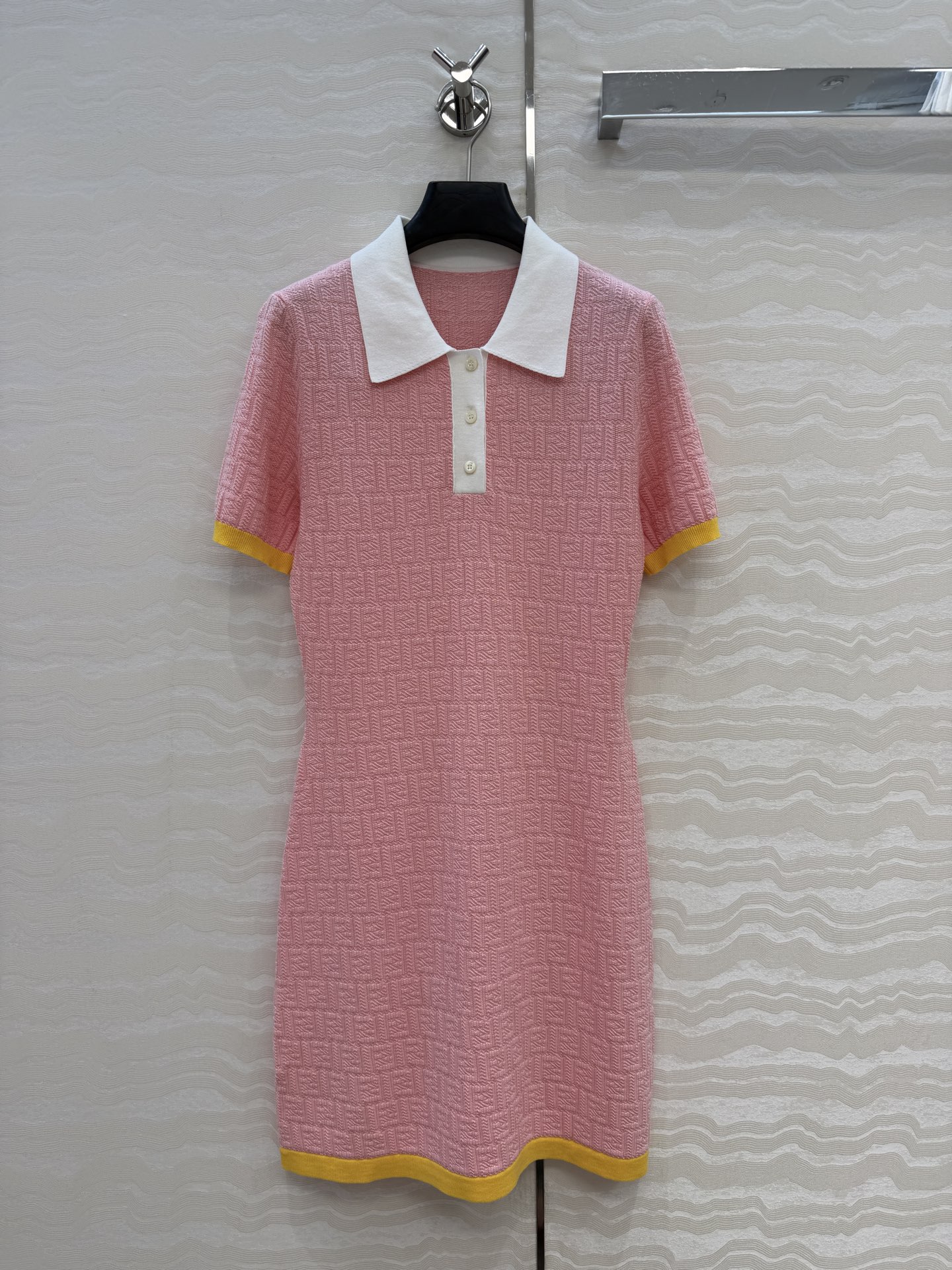 原单品质❤️FF兰西雅同款春夏新品。polo领针织连衣裙！马卡龙配色夏日气息满满！双织纯棉蚕丝纱线细腻柔