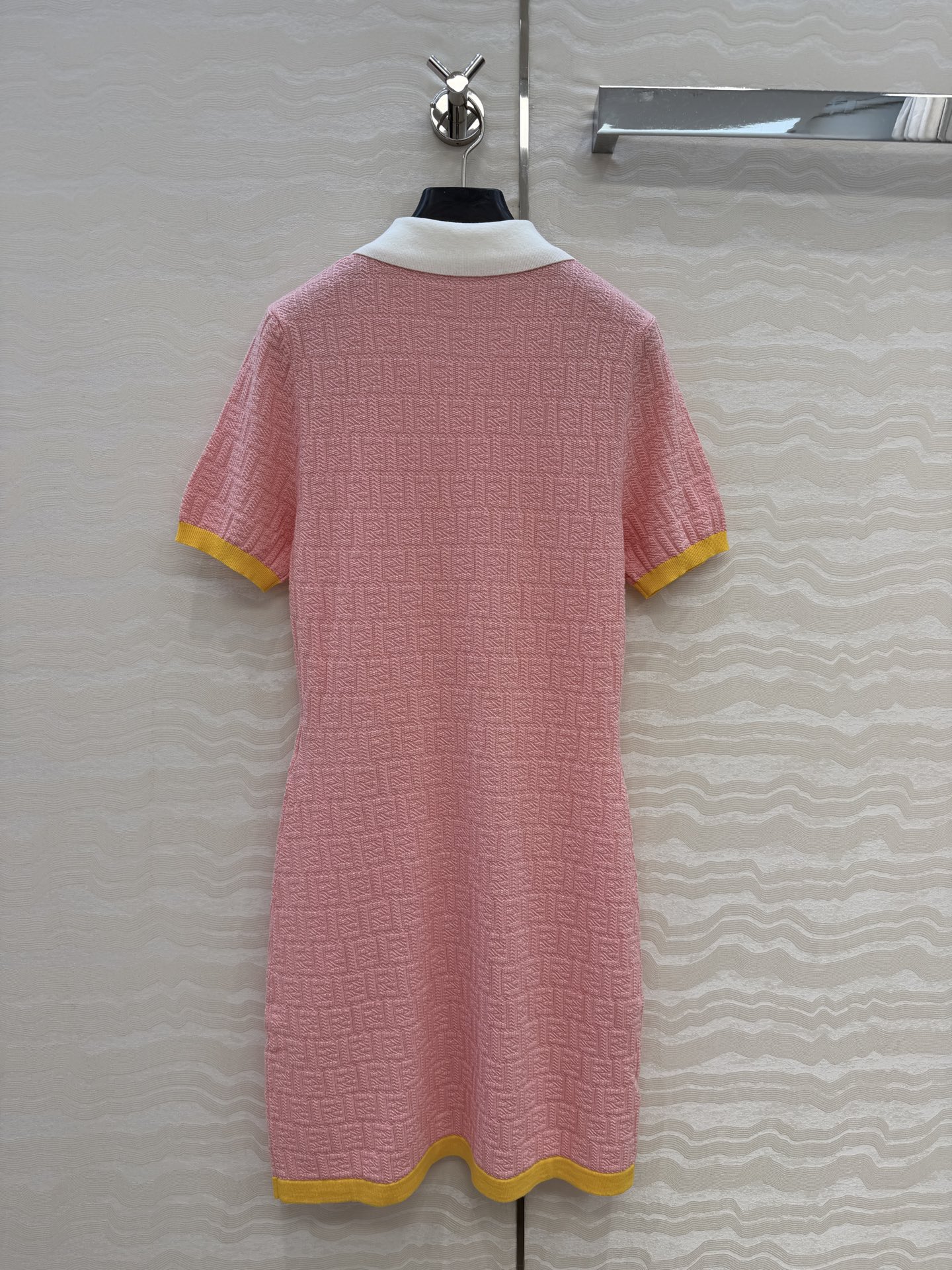原单品质❤️FF兰西雅同款春夏新品。polo领针织连衣裙！马卡龙配色夏日气息满满！双织纯棉蚕丝纱线细腻柔