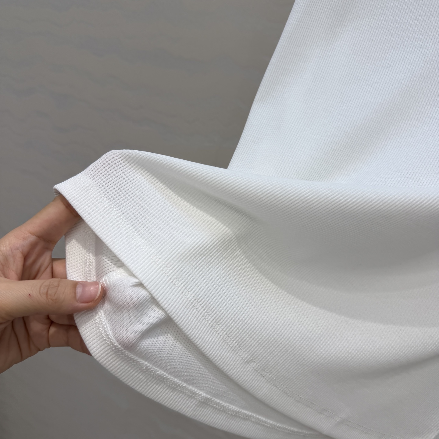 原单品质❤️26早春新品爆单推荐。miu系穿搭，贝壳绣花边经典罗纹小背心。时髦精单品💕气质U领设计背心T