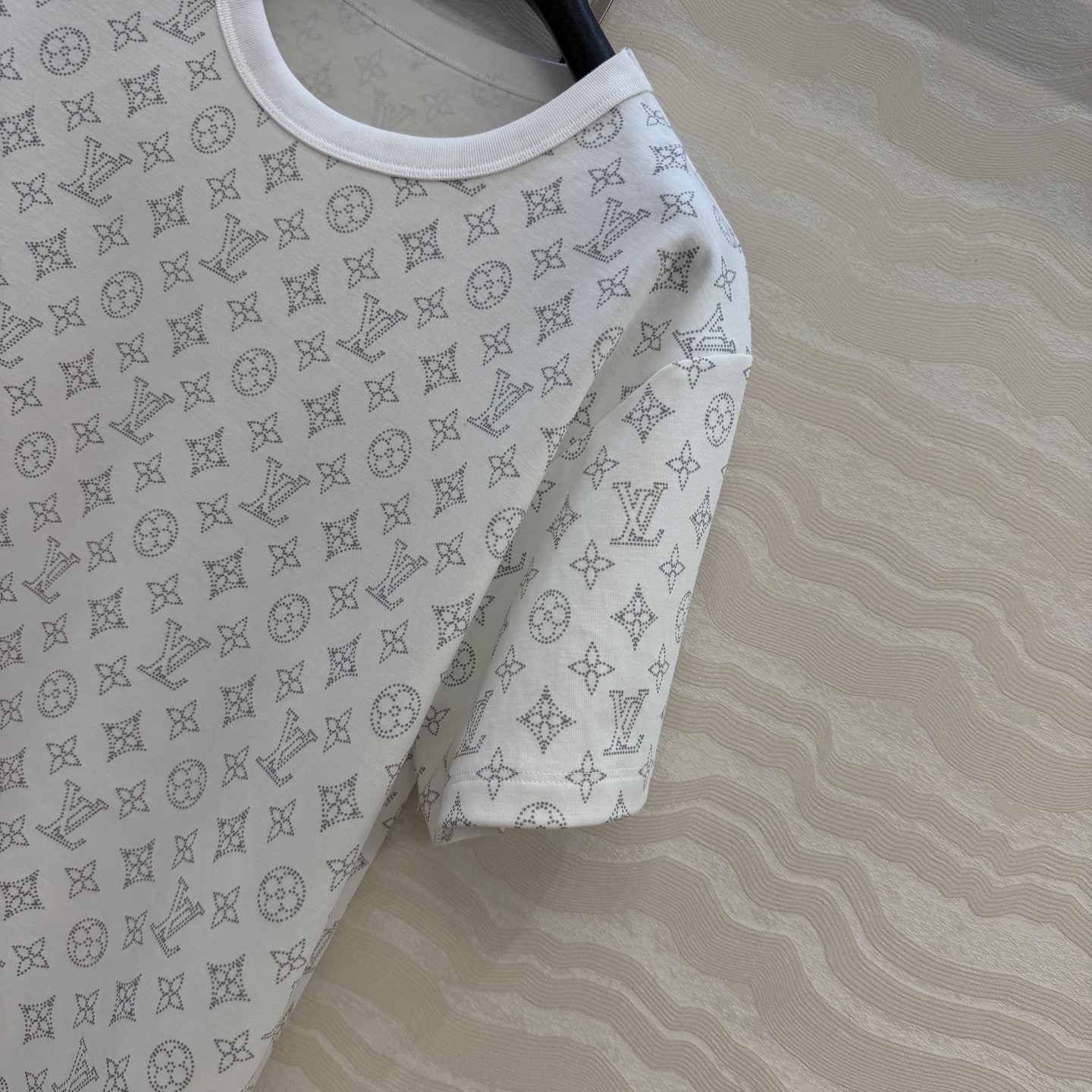 爆单推荐，原单品质💕26春夏新品经典MONOGRAM印花短袖T恤。时髦又高级，经典版型上身减龄绝绝子！白