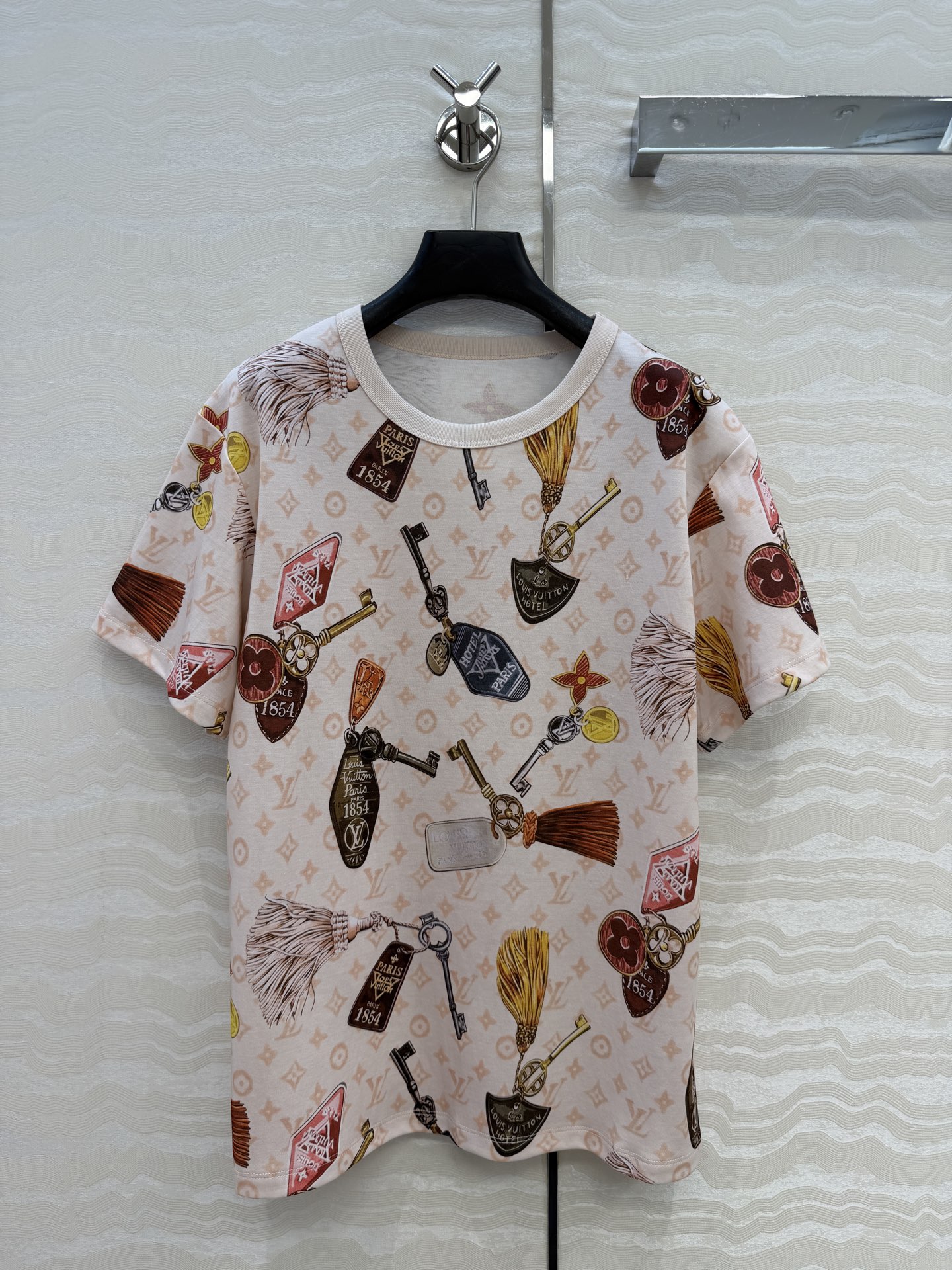 爆单推荐，原单品质💕26春夏新品经典MONOGRAM印花短袖T恤。时髦又高级，经典版型上身减龄绝绝子！白