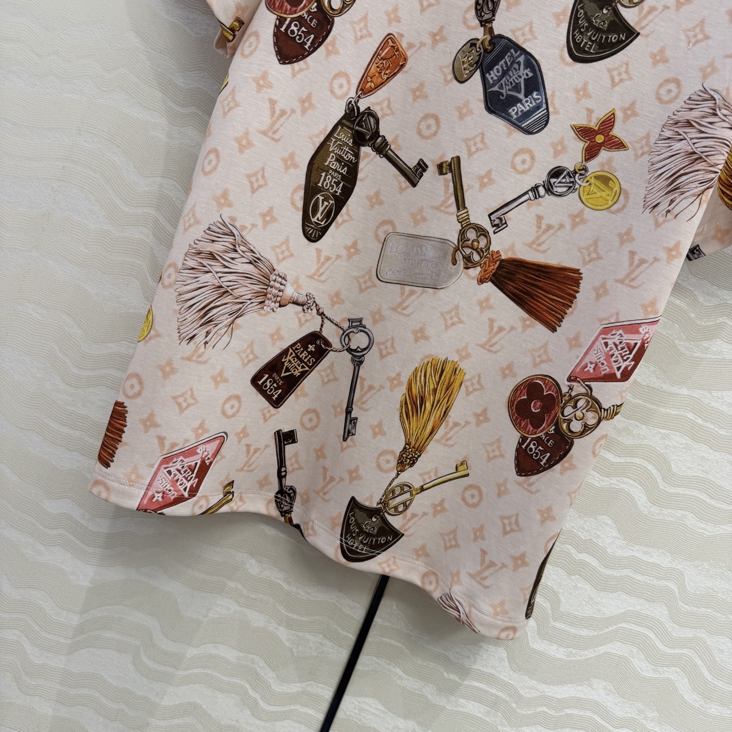 爆单推荐，原单品质💕26春夏新品经典MONOGRAM印花短袖T恤。时髦又高级，经典版型上身减龄绝绝子！白