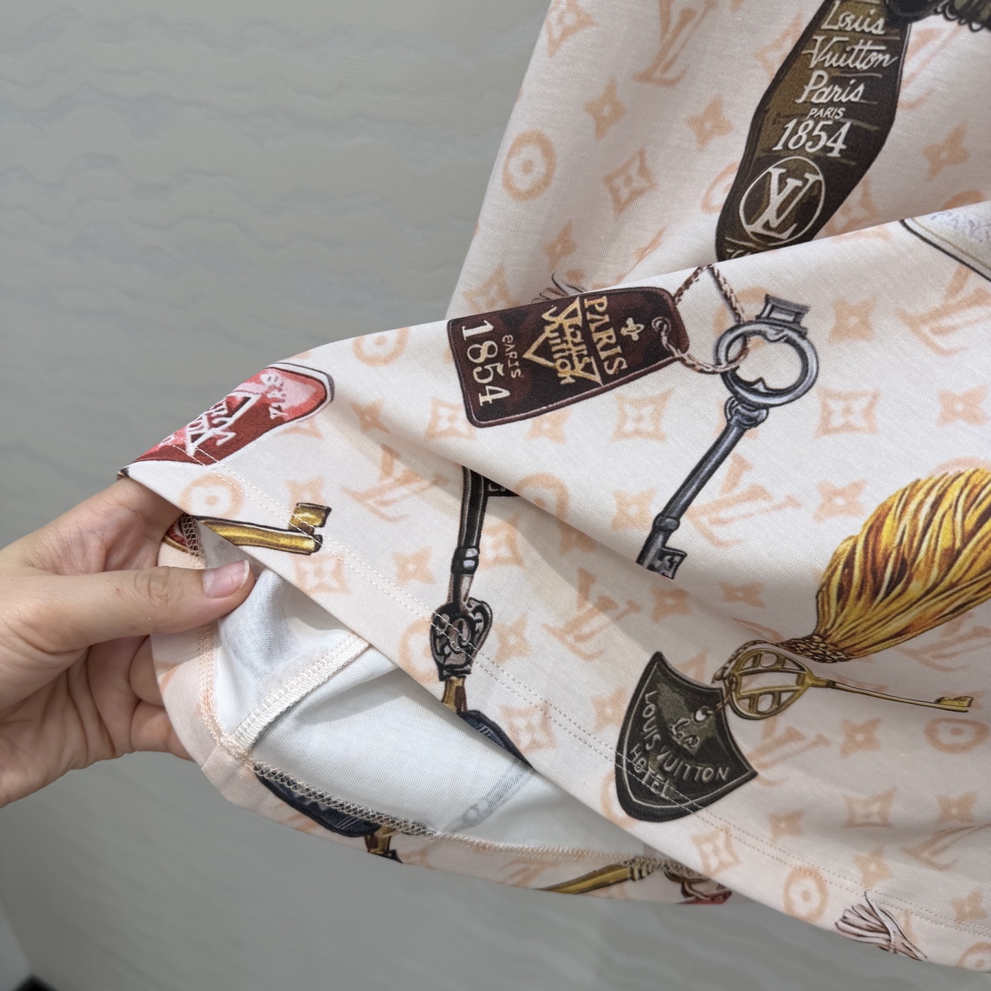 爆单推荐，原单品质💕26春夏新品经典MONOGRAM印花短袖T恤。时髦又高级，经典版型上身减龄绝绝子！白