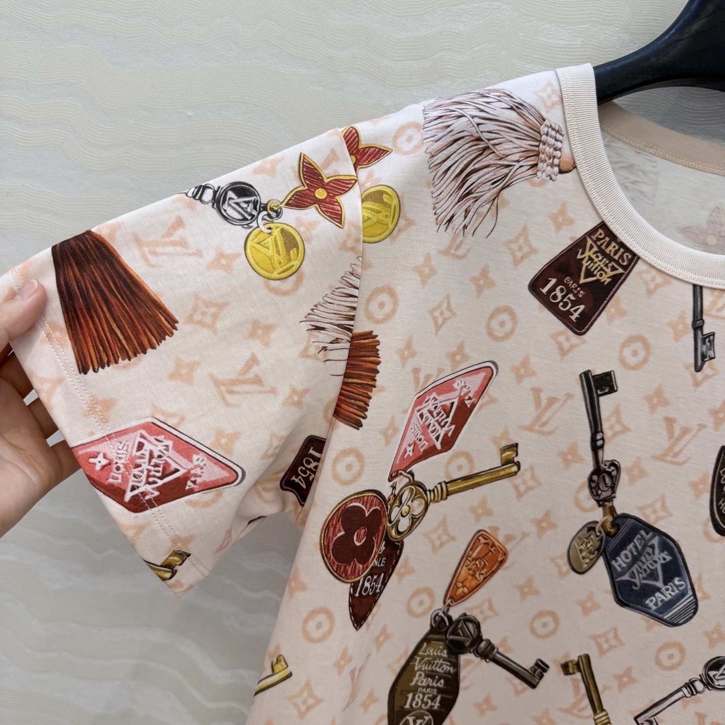 爆单推荐，原单品质💕26春夏新品经典MONOGRAM印花短袖T恤。时髦又高级，经典版型上身减龄绝绝子！白