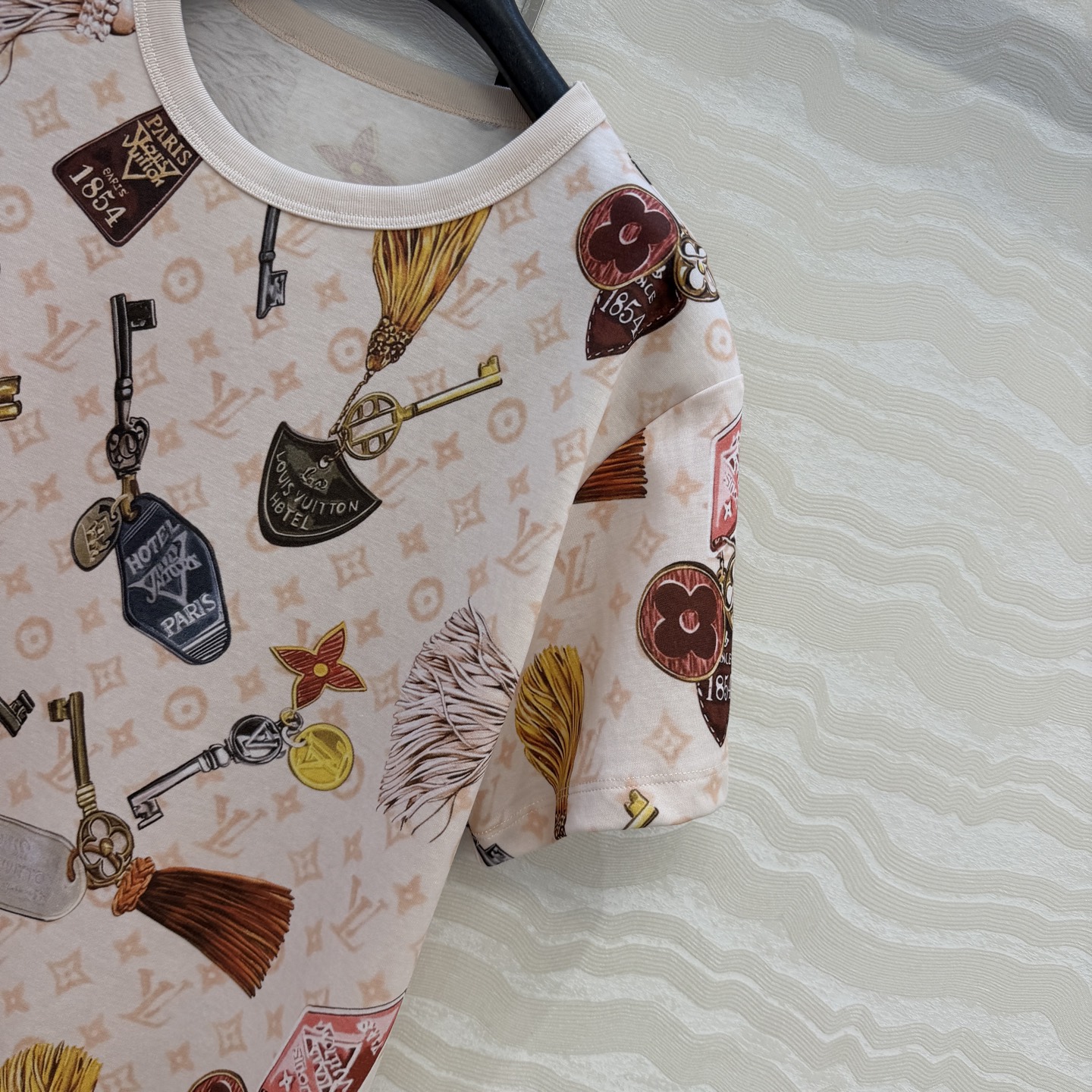 爆单推荐，原单品质💕26春夏新品经典MONOGRAM印花短袖T恤。时髦又高级，经典版型上身减龄绝绝子！白