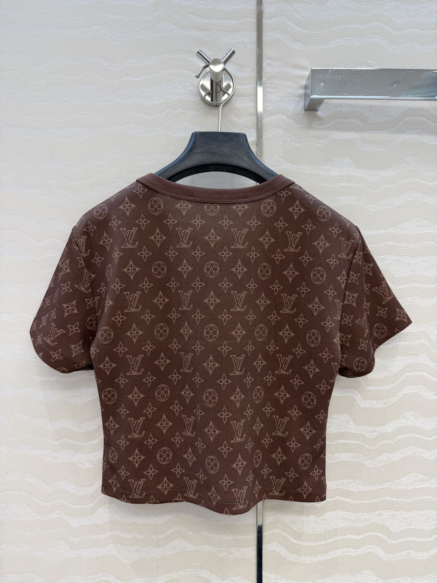 爆单推荐，原单品质💕26春夏新品经典MONOGRAM印花短袖T恤。小短款设计时髦又高级，版型上身减龄绝绝