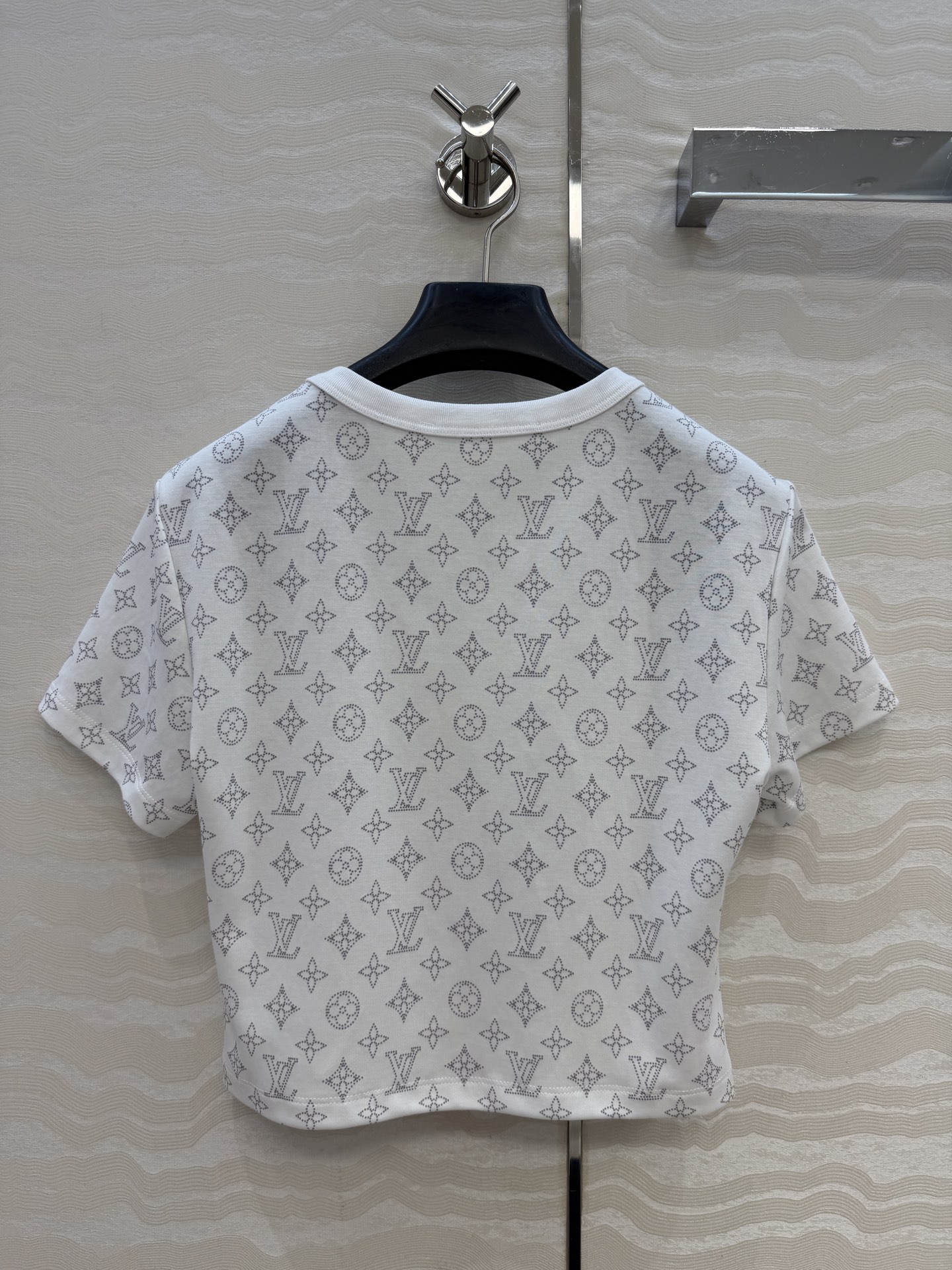 爆单推荐，原单品质💕26春夏新品经典MONOGRAM印花短袖T恤。小短款设计时髦又高级，版型上身减龄绝绝