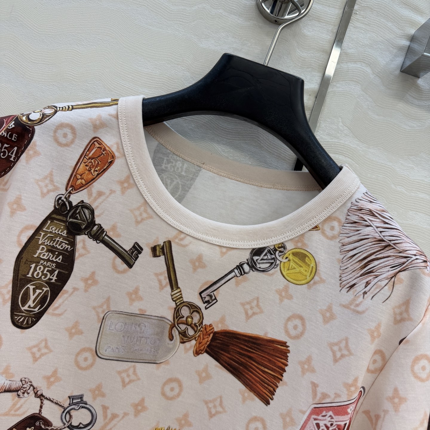 爆单推荐，原单品质💕26春夏新品经典MONOGRAM印花短袖T恤。小短款设计时髦又高级，版型上身减龄绝绝